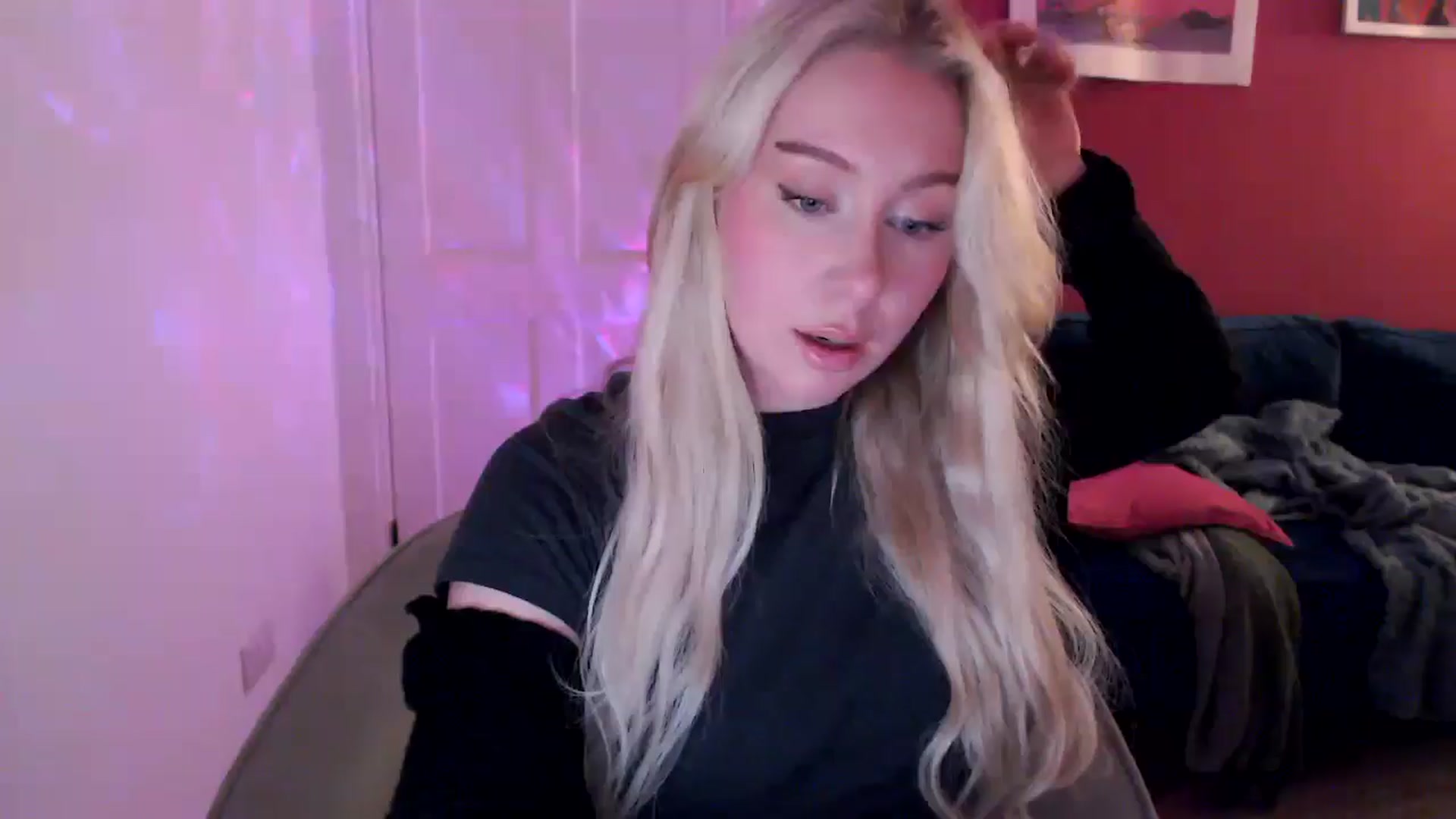 Gallery image thumbnail from PetiteAvax's myfreecams stream on, 09/06/2024, 18:46 image 8 of 20