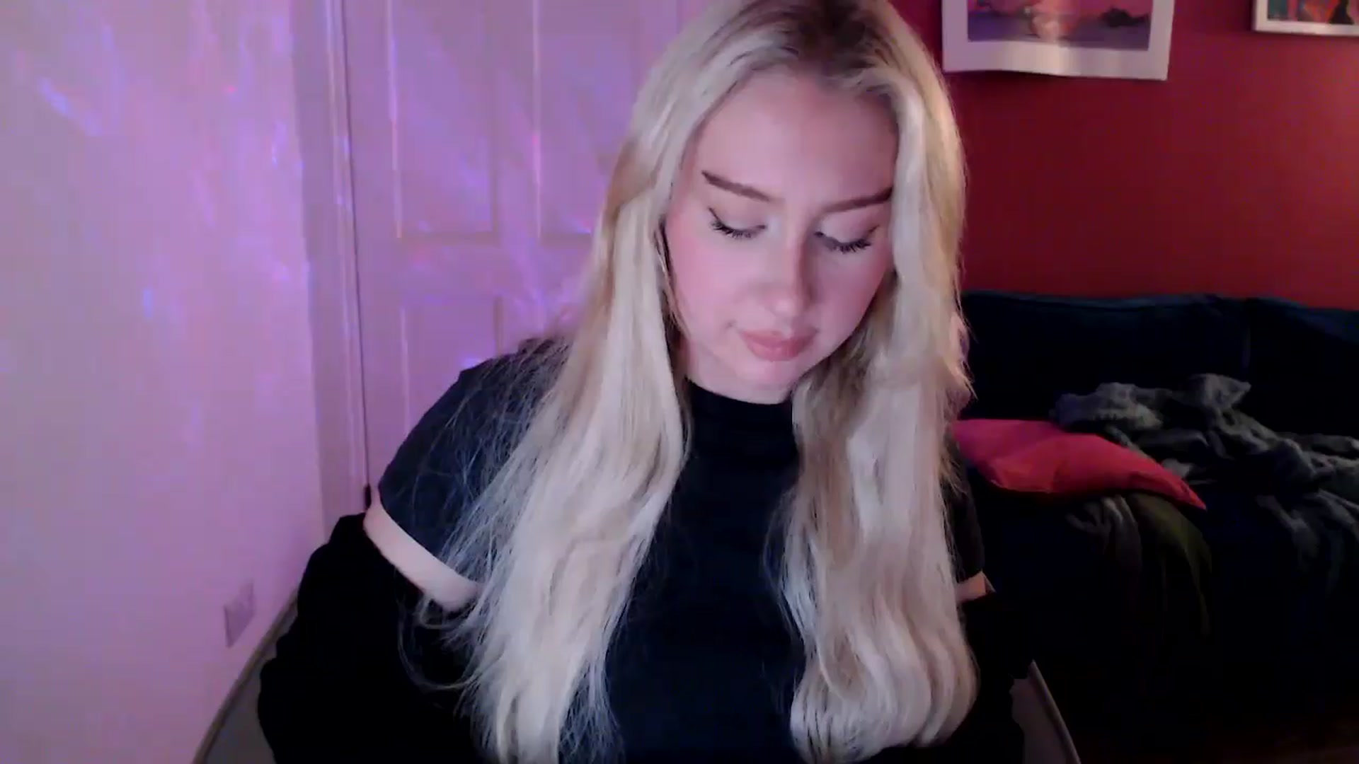 Gallery image thumbnail from PetiteAvax's myfreecams stream on, 09/06/2024, 18:46 image 13 of 20