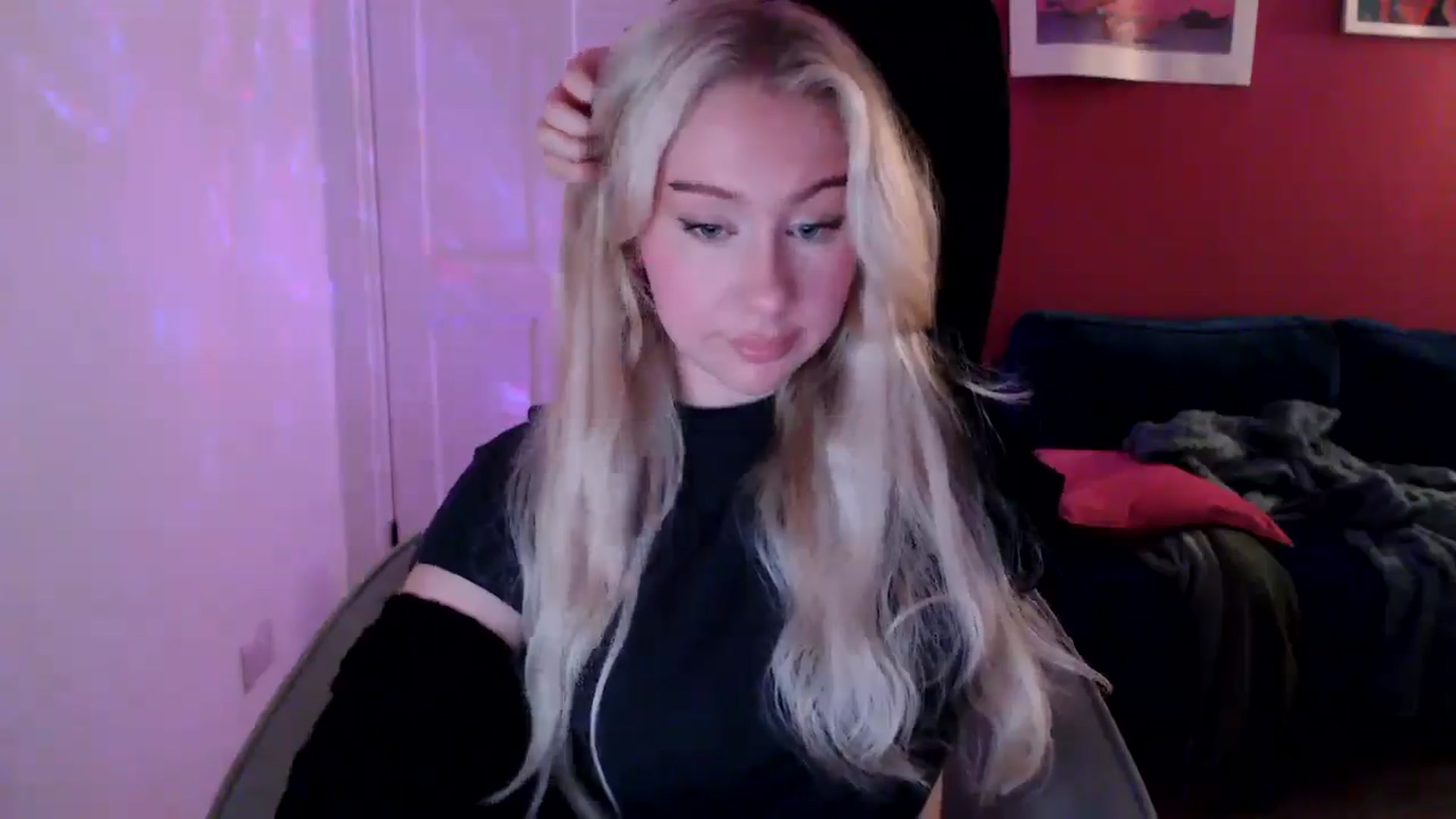 Gallery image thumbnail from PetiteAvax's myfreecams stream on, 09/06/2024, 18:46 image 16 of 20