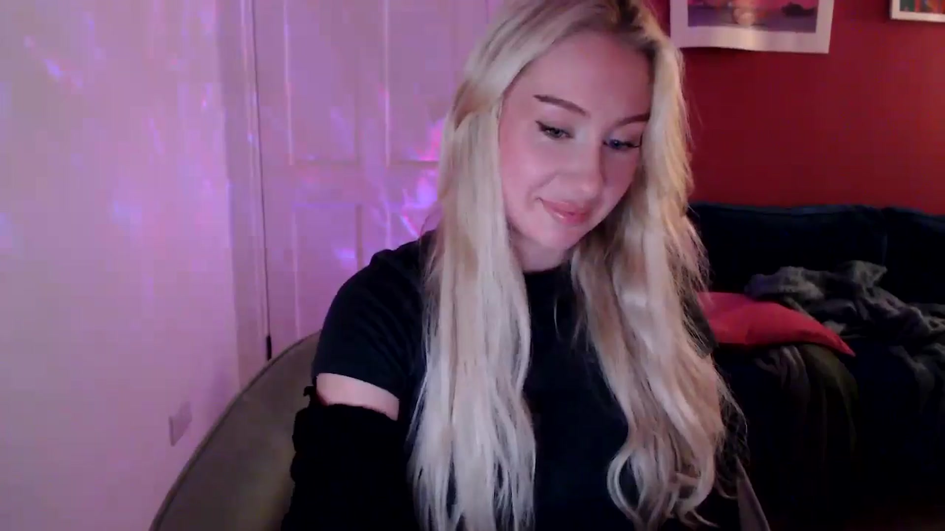 Gallery image thumbnail from PetiteAvax's myfreecams stream on, 09/06/2024, 18:46 image 6 of 20