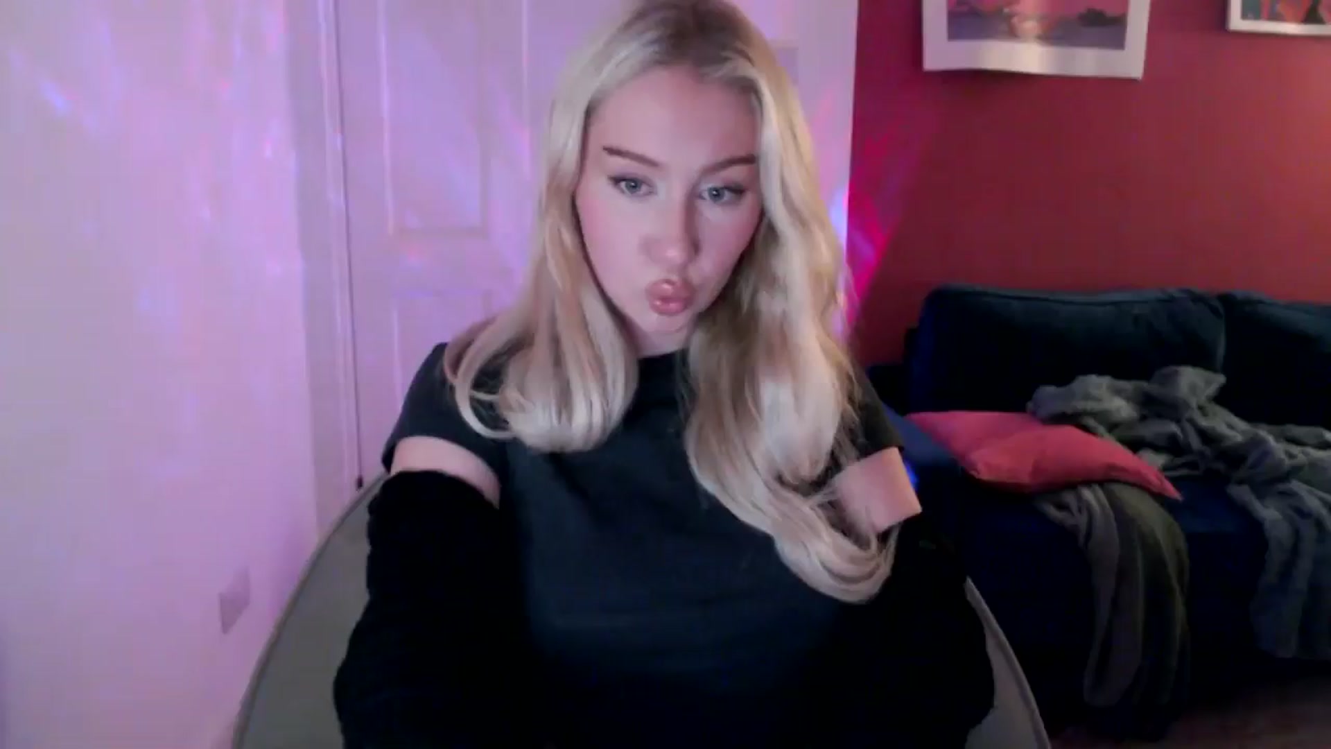 Gallery image thumbnail from PetiteAvax's myfreecams stream on, 09/06/2024, 19:37 image 1 of 20