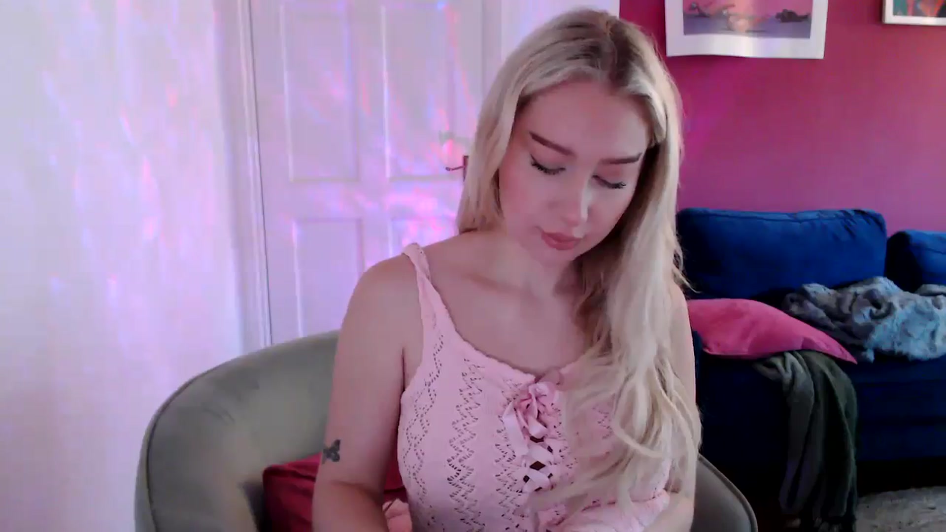 Gallery image thumbnail from PetiteAvax's myfreecams stream on, 09/08/2024, 08:54 image 2 of 20