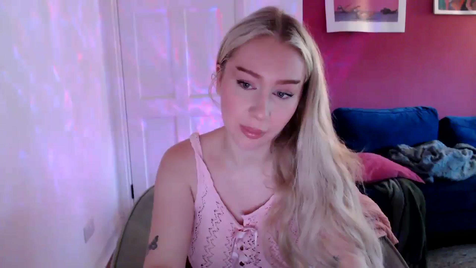 Gallery image thumbnail from PetiteAvax's myfreecams stream on, 09/08/2024, 08:54 image 12 of 20