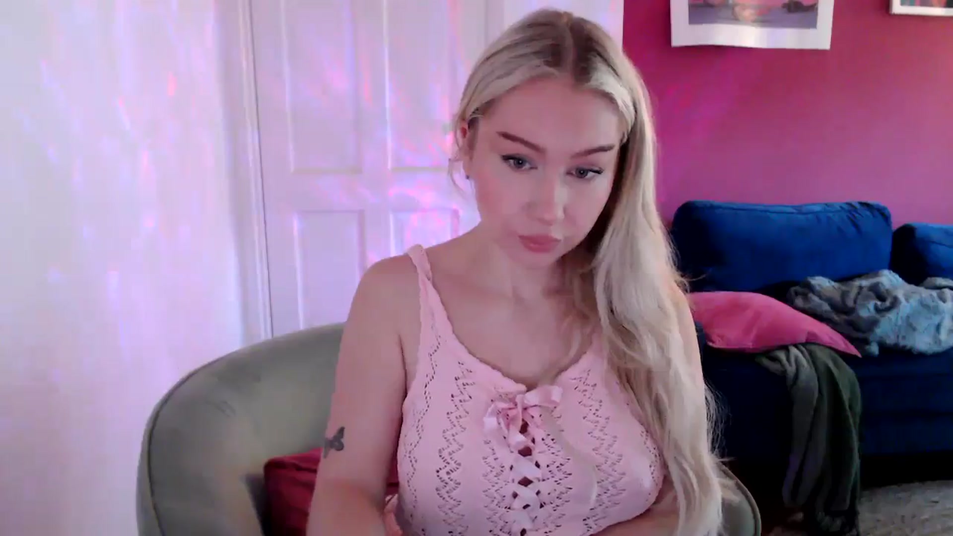 Gallery image thumbnail from PetiteAvax's myfreecams stream on, 09/08/2024, 08:54 image 6 of 20