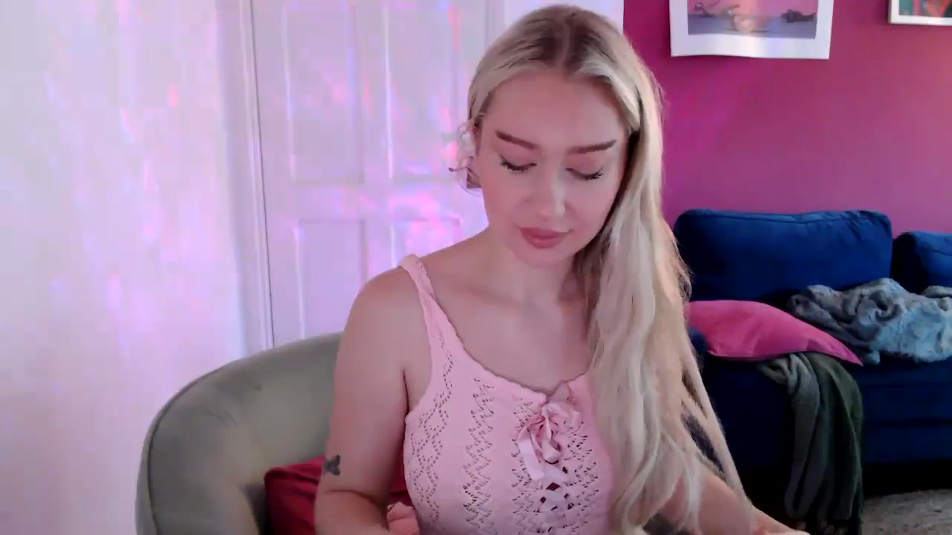 Gallery image thumbnail from PetiteAvax's myfreecams stream on, 09/08/2024, 08:54 image 3 of 20