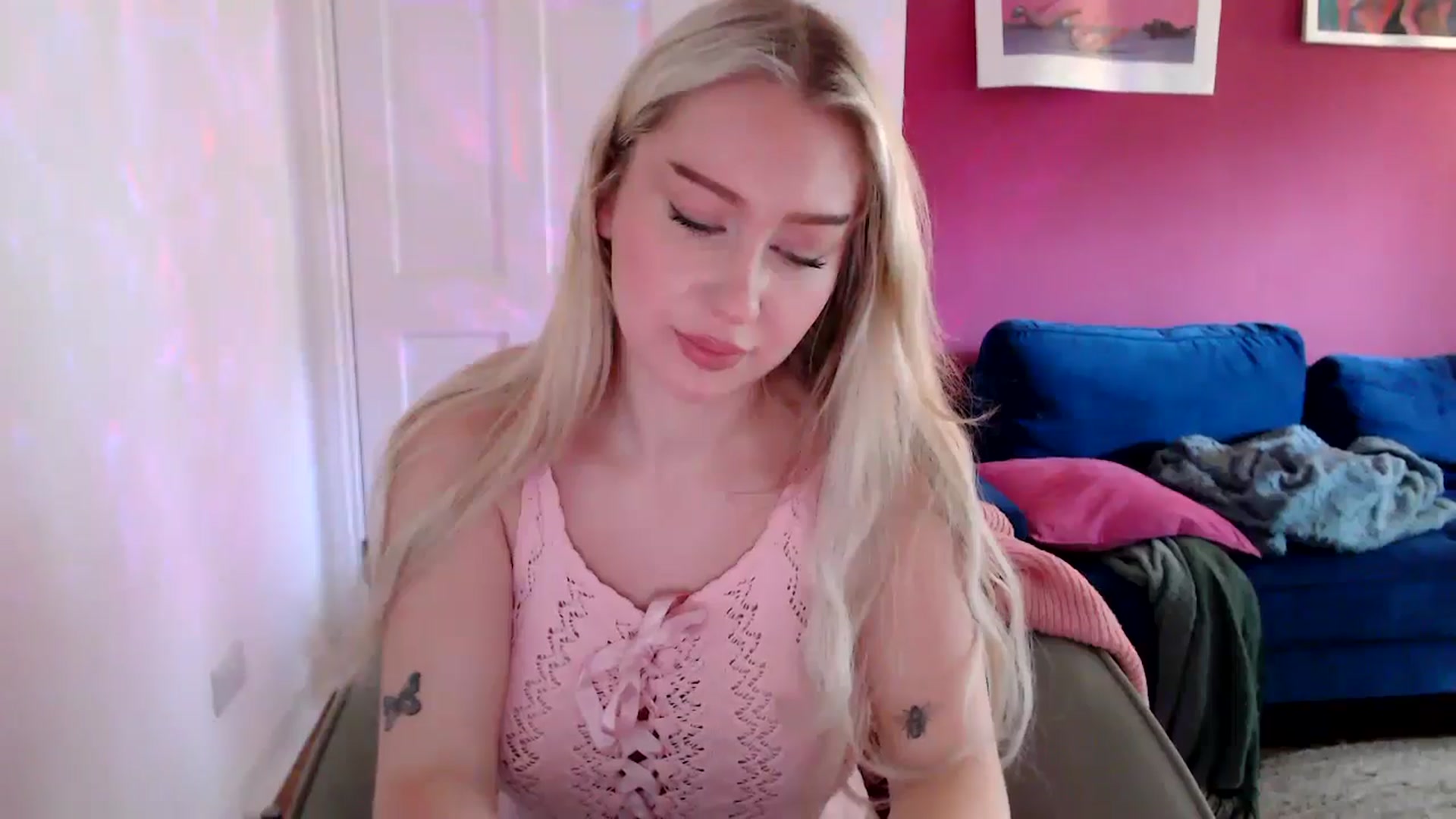 Gallery image thumbnail from PetiteAvax's myfreecams stream on, 09/08/2024, 09:33 image 14 of 20