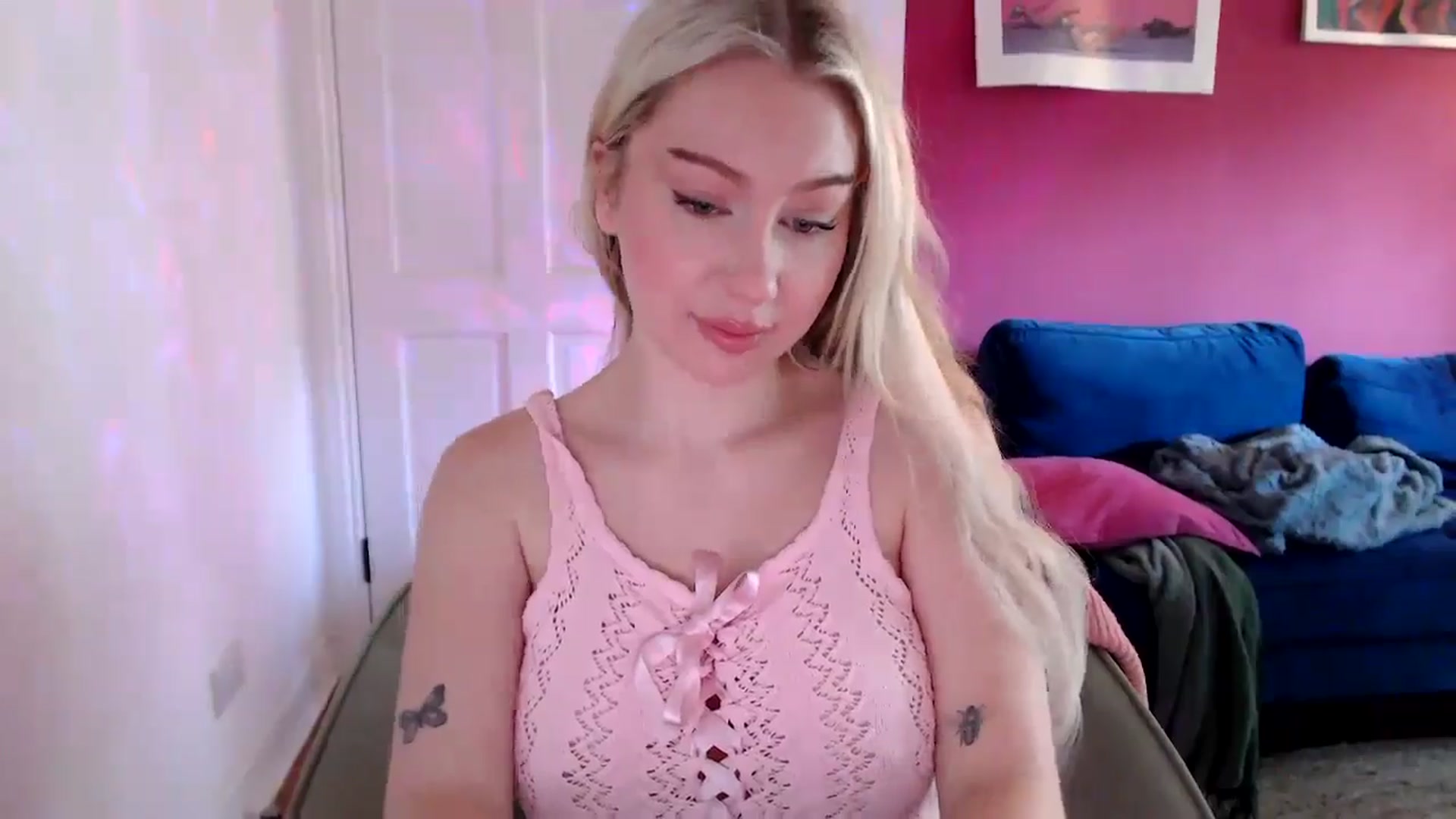 Gallery image thumbnail from PetiteAvax's myfreecams stream on, 09/08/2024, 09:33 image 19 of 20
