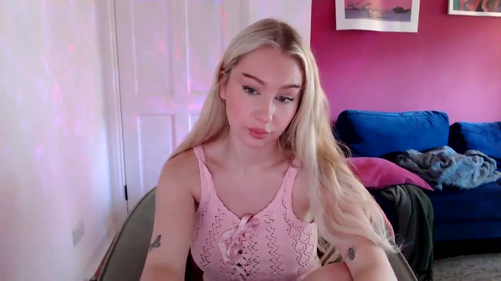 Gallery image thumbnail from PetiteAvax's myfreecams stream on, 09/08/2024, 09:33 image 18 of 20