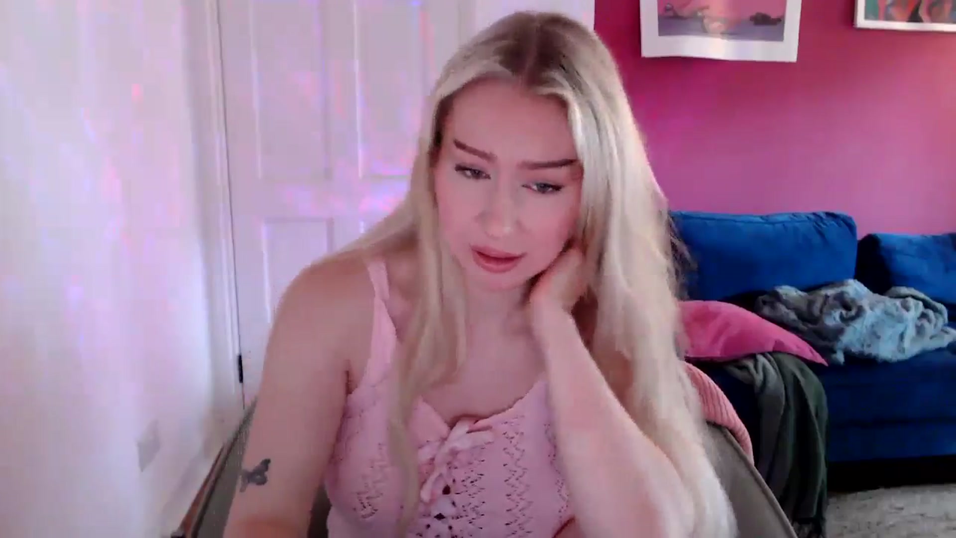 Gallery image thumbnail from PetiteAvax's myfreecams stream on, 09/08/2024, 09:33 image 12 of 20