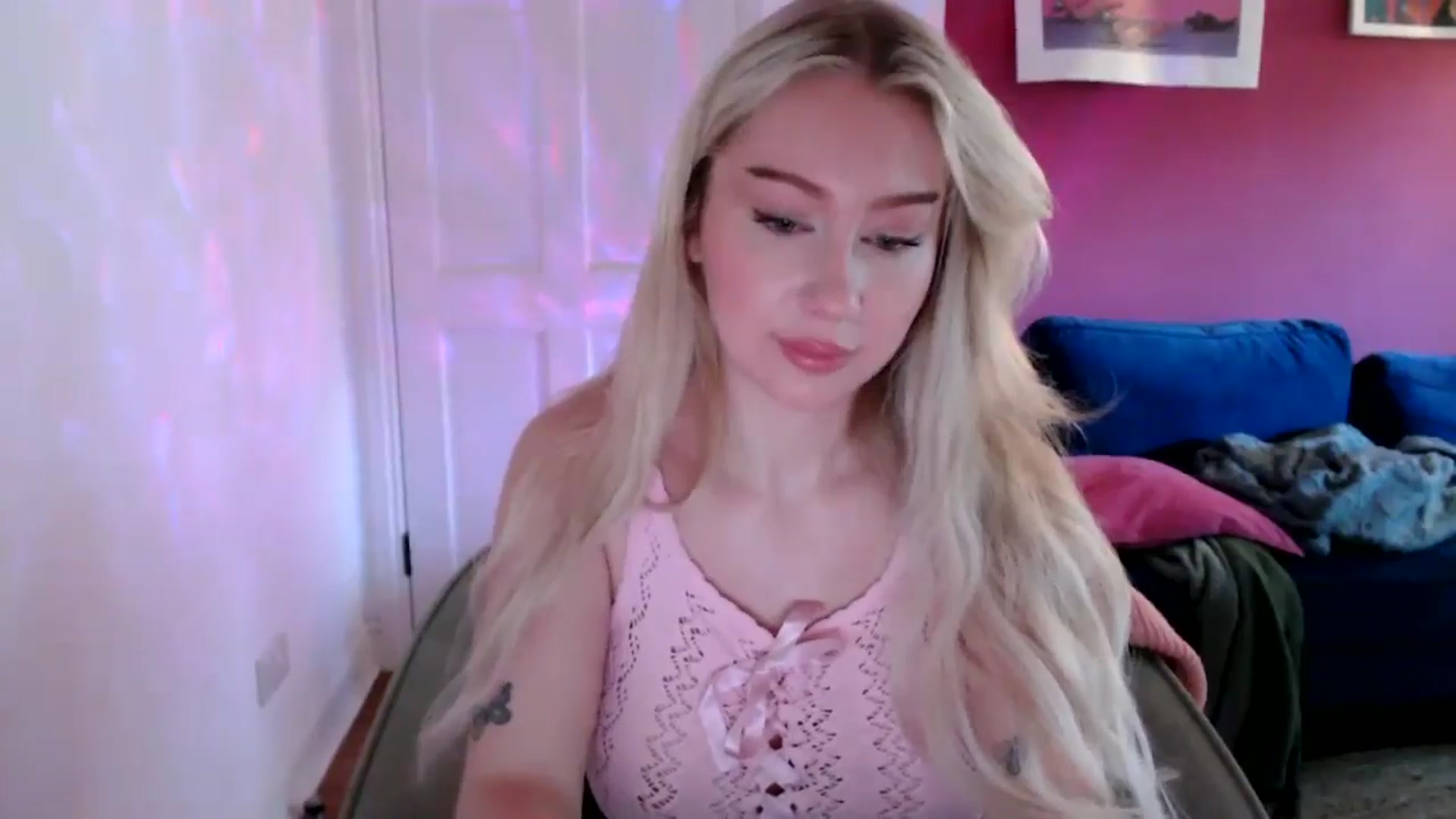 Gallery image thumbnail from PetiteAvax's myfreecams stream on, 09/08/2024, 09:33 image 3 of 20