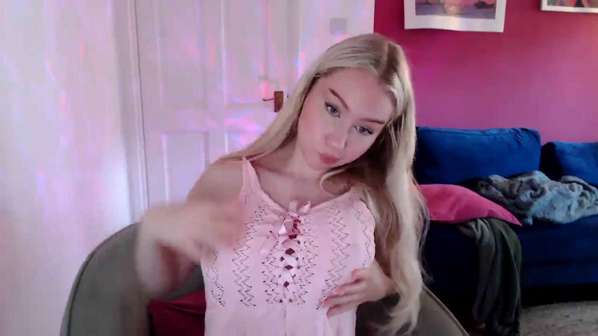 Gallery image thumbnail from PetiteAvax's myfreecams stream on, 09/08/2024, 09:52 image 14 of 20