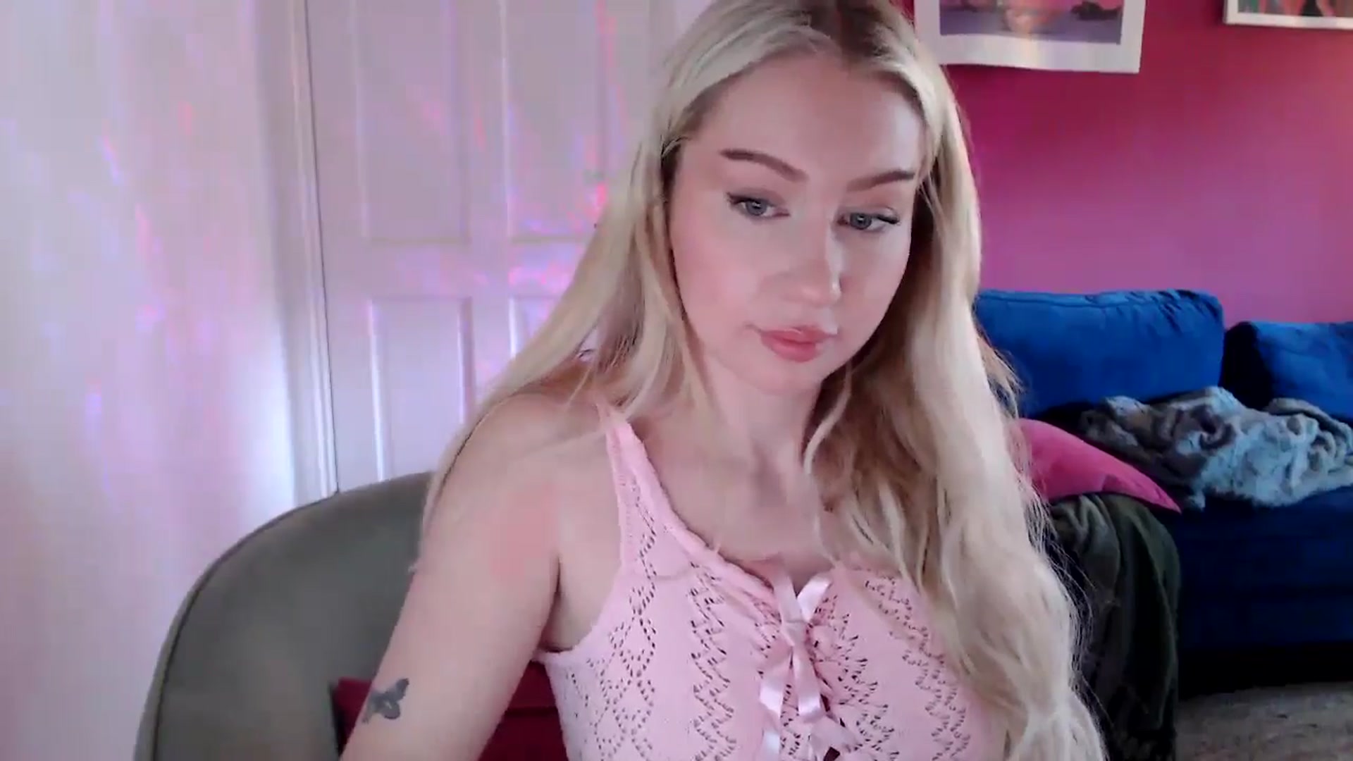 Gallery image thumbnail from PetiteAvax's myfreecams stream on, 09/08/2024, 09:52 image 16 of 20