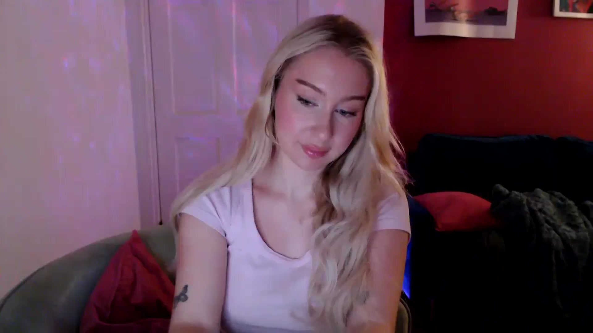 Gallery image thumbnail from PetiteAvax's myfreecams stream on, 09/08/2024, 18:57 image 9 of 20