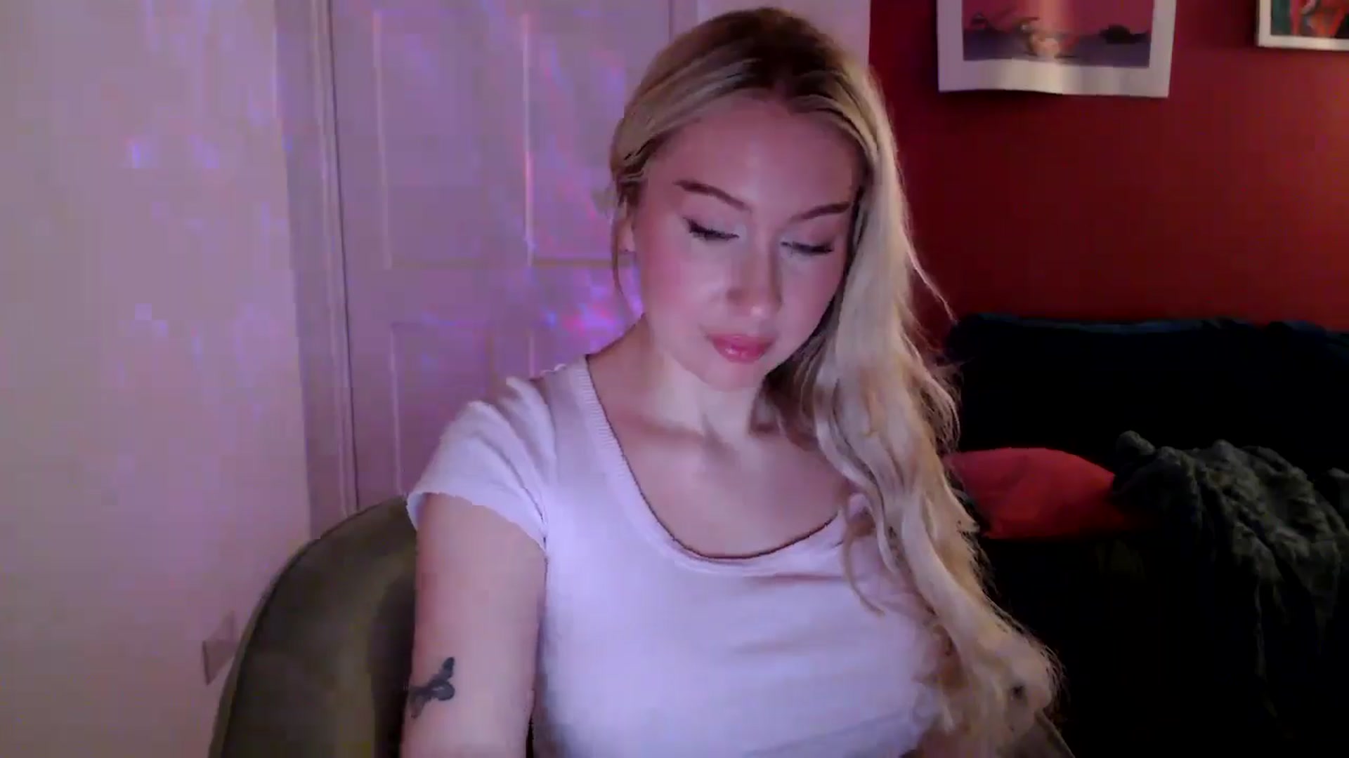 Gallery image thumbnail from PetiteAvax's myfreecams stream on, 09/08/2024, 18:57 image 19 of 20