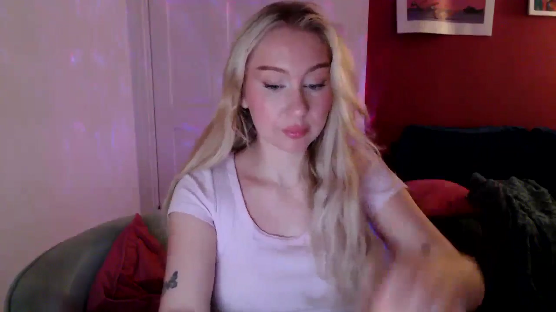 Gallery image thumbnail from PetiteAvax's myfreecams stream on, 09/08/2024, 18:57 image 7 of 20