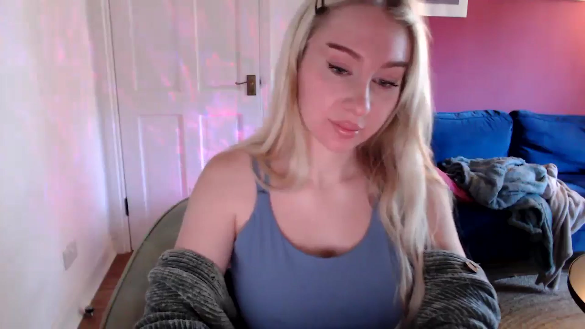 Gallery image thumbnail from PetiteAvax's myfreecams stream on, 09/12/2024, 08:43 image 15 of 20