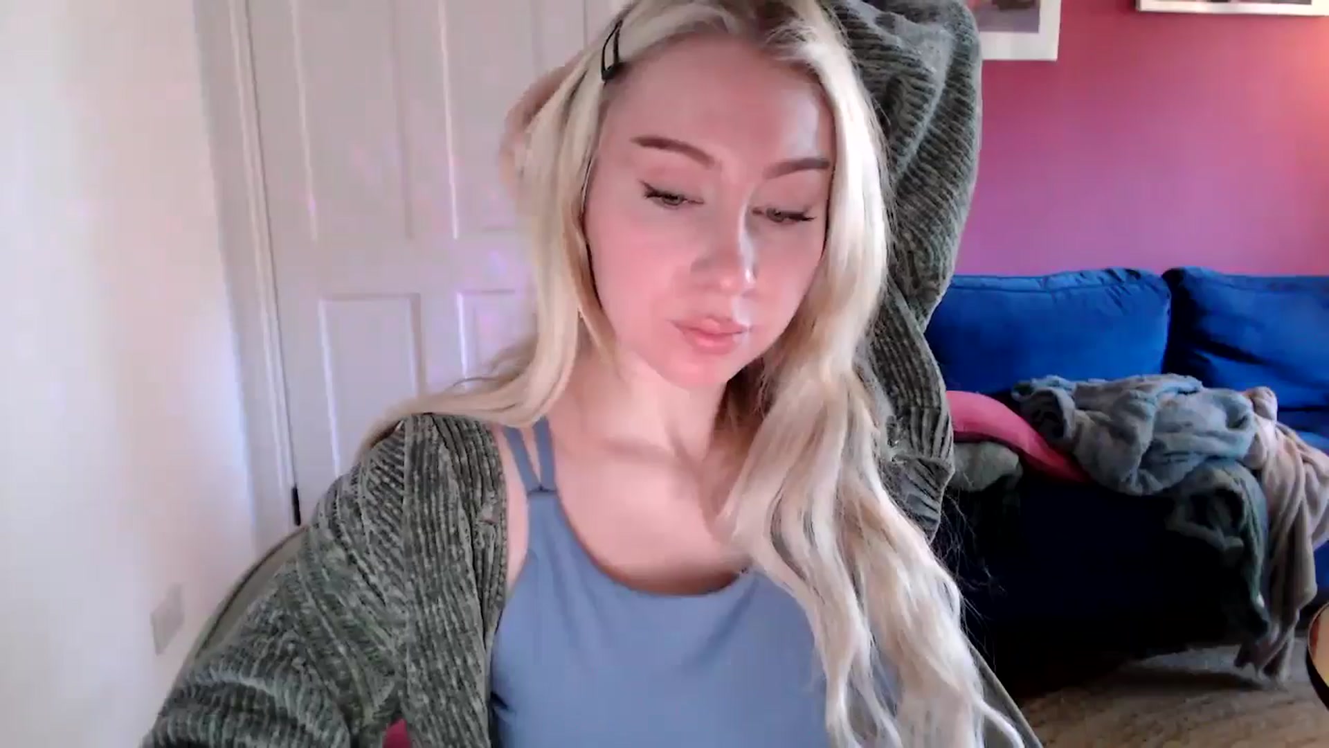 Gallery image thumbnail from PetiteAvax's myfreecams stream on, 09/12/2024, 09:27 image 12 of 20