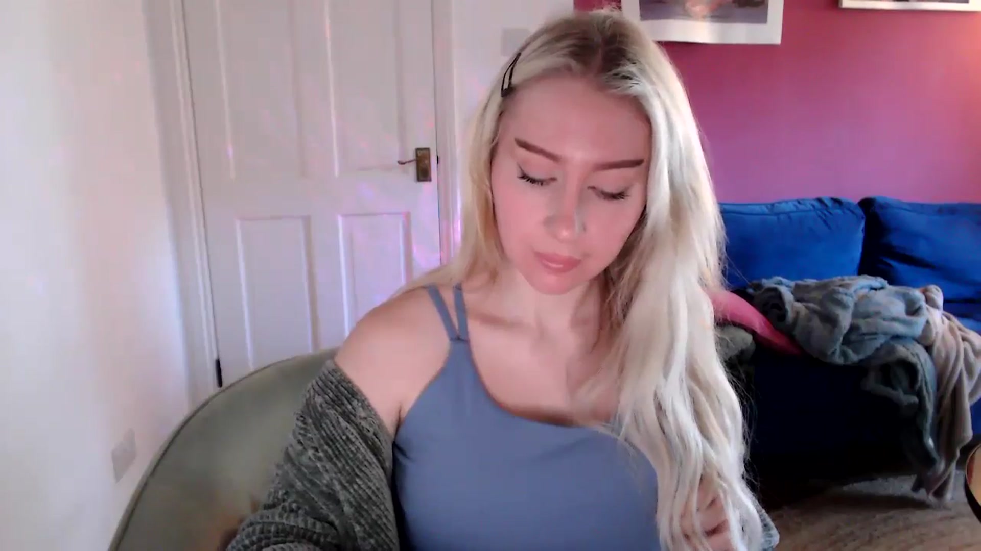 Gallery image thumbnail from PetiteAvax's myfreecams stream on, 09/12/2024, 09:27 image 17 of 20