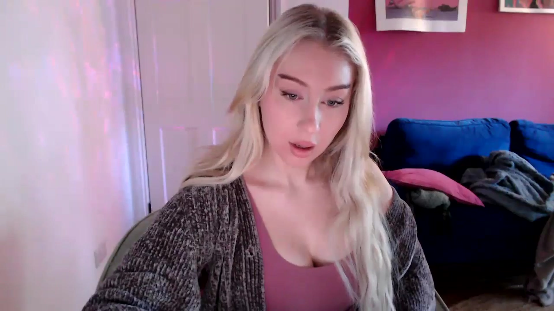 Gallery image thumbnail from PetiteAvax's myfreecams stream on, 09/13/2024, 09:06 image 8 of 20