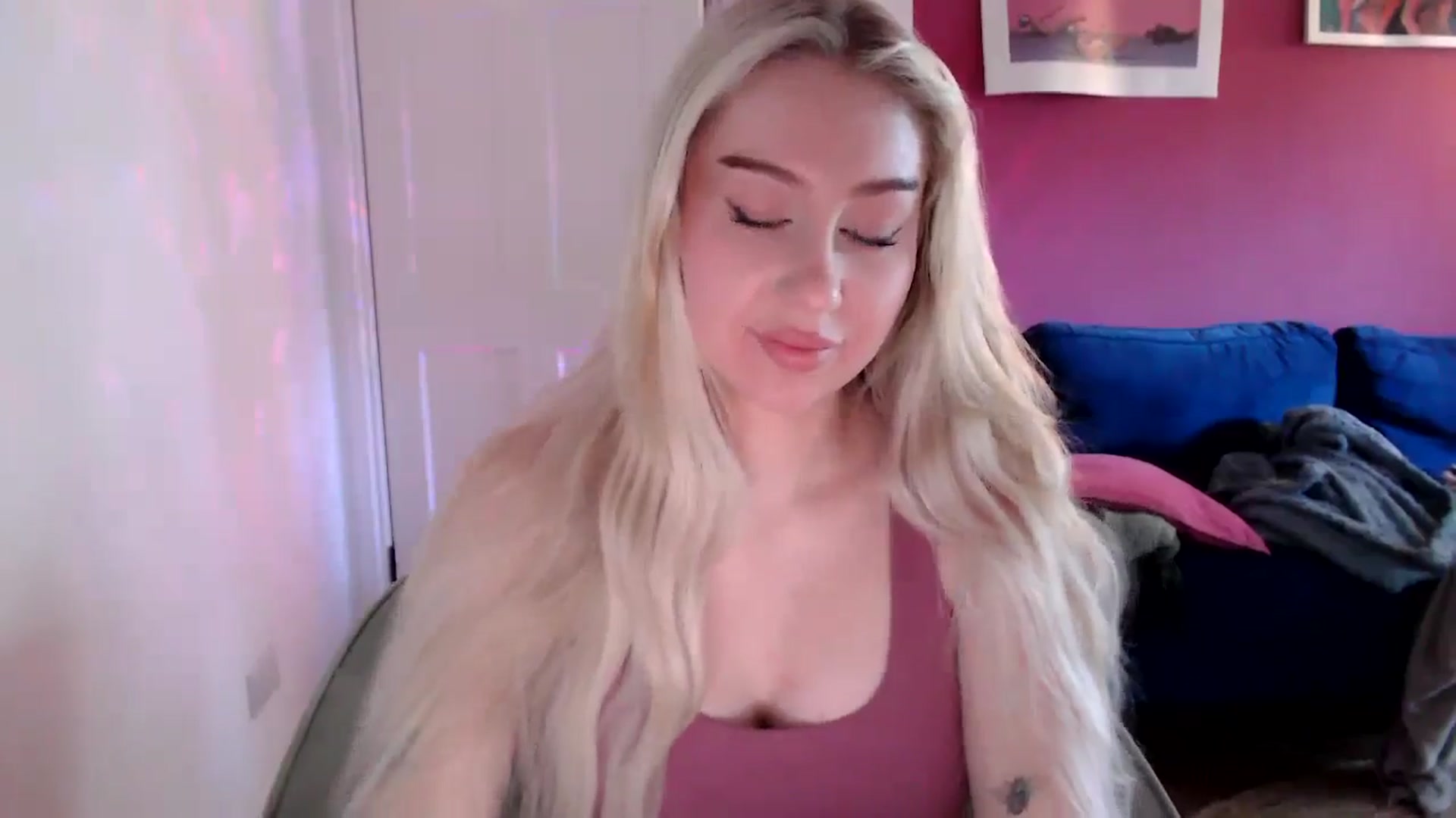 Gallery image thumbnail from PetiteAvax's myfreecams stream on, 09/13/2024, 09:06 image 16 of 20