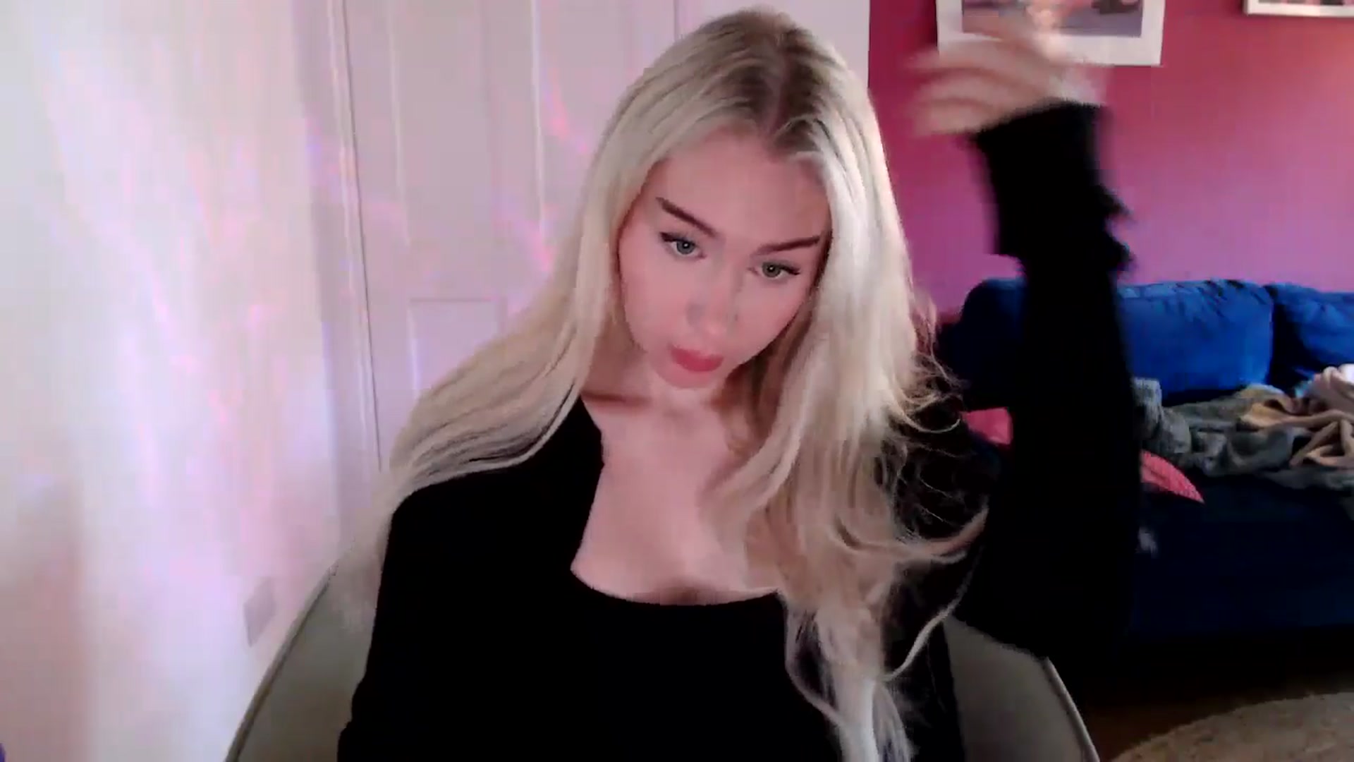 Gallery image thumbnail from PetiteAvax's myfreecams stream on, 09/14/2024, 09:37 image 6 of 20