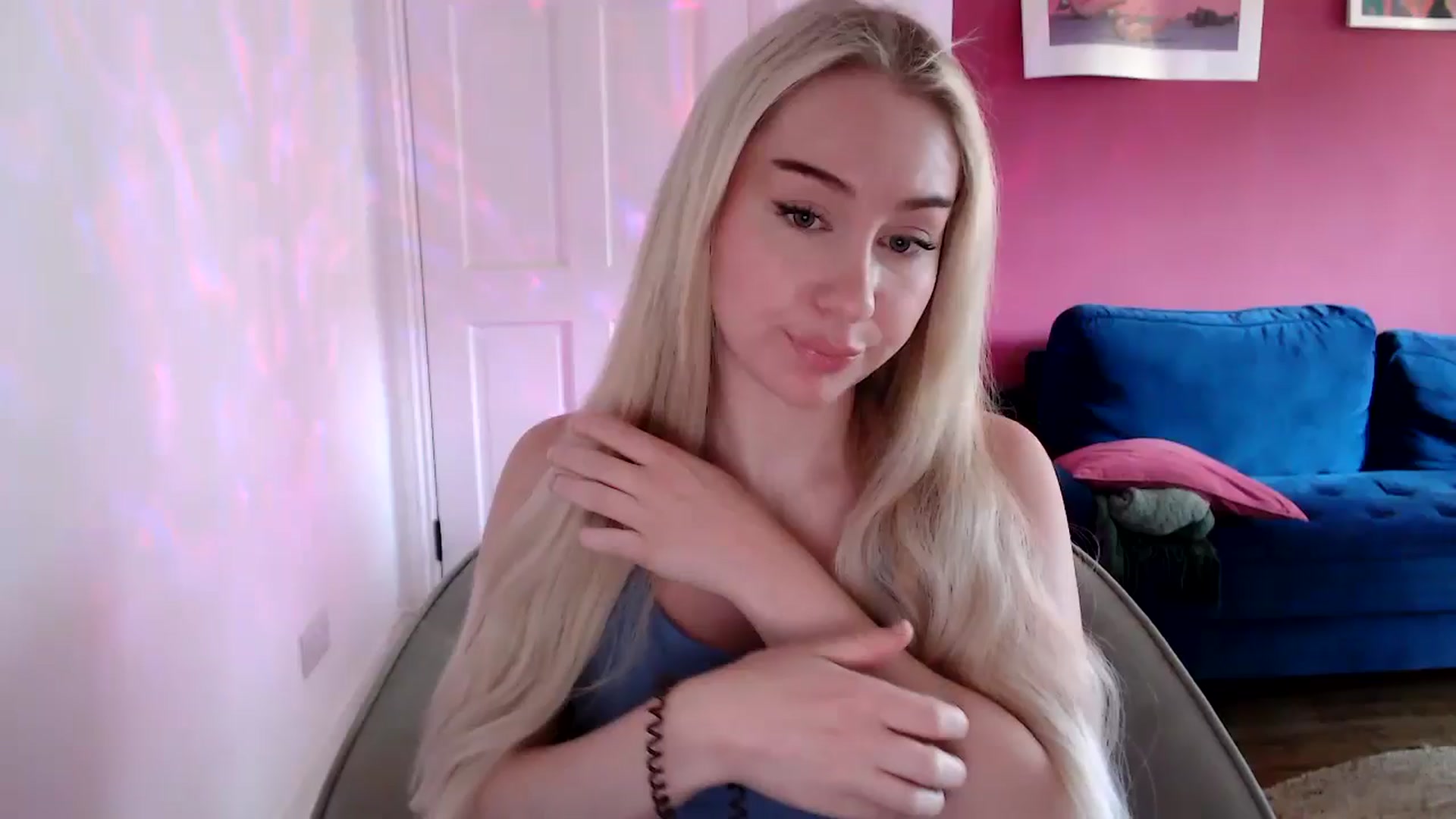 Gallery image thumbnail from PetiteAvax's myfreecams stream on, 09/14/2024, 17:05 image 1 of 20