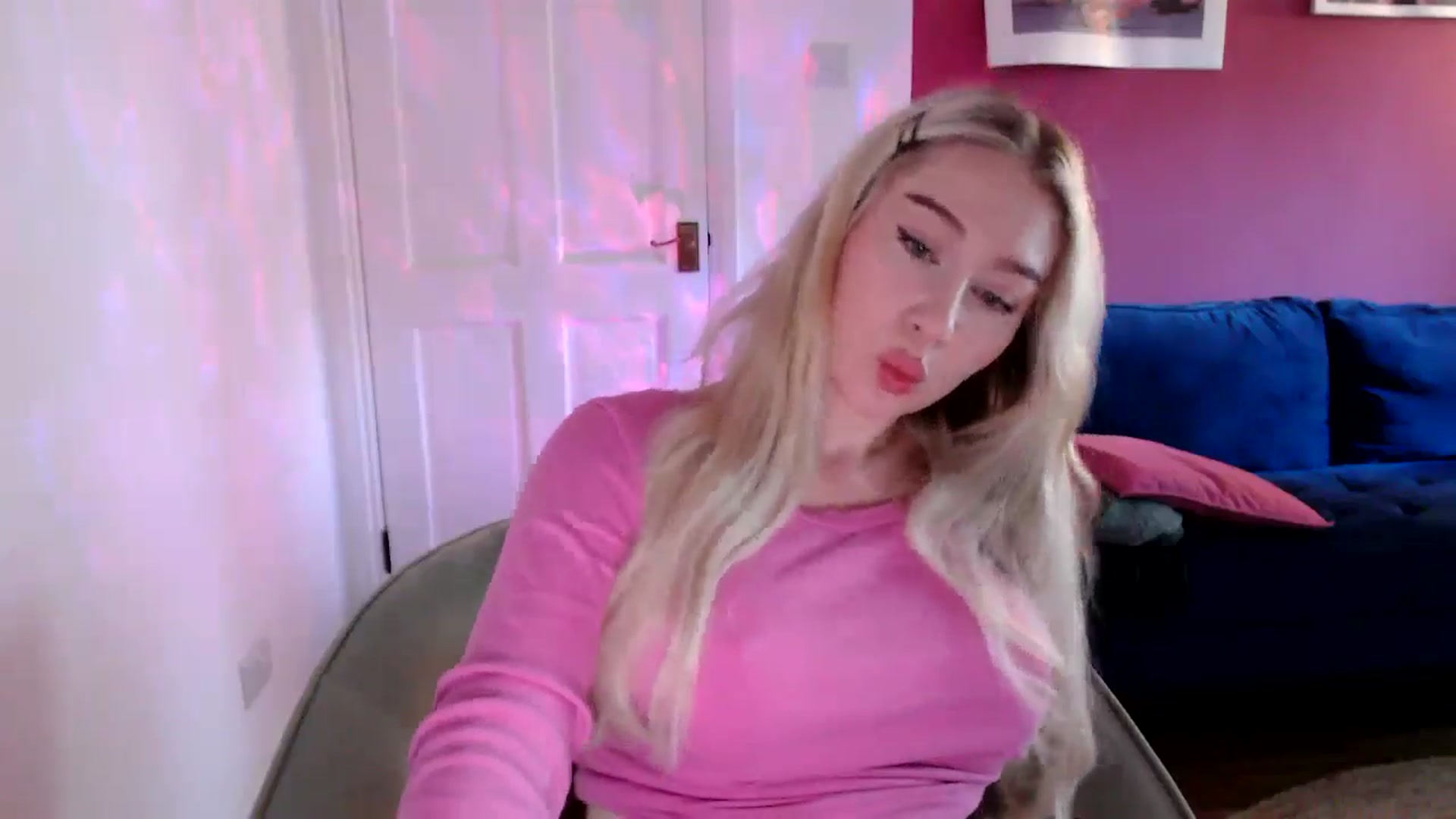 Gallery image thumbnail from PetiteAvax's myfreecams stream on, 09/17/2024, 08:23 image 12 of 20