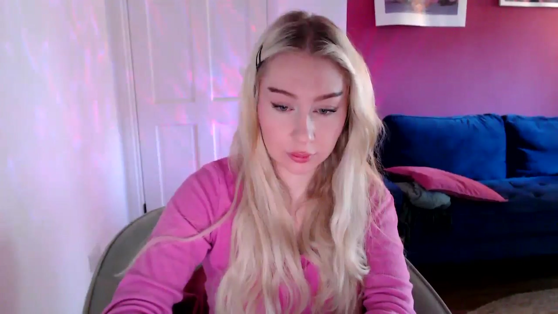 Gallery image thumbnail from PetiteAvax's myfreecams stream on, 09/17/2024, 08:23 image 17 of 20