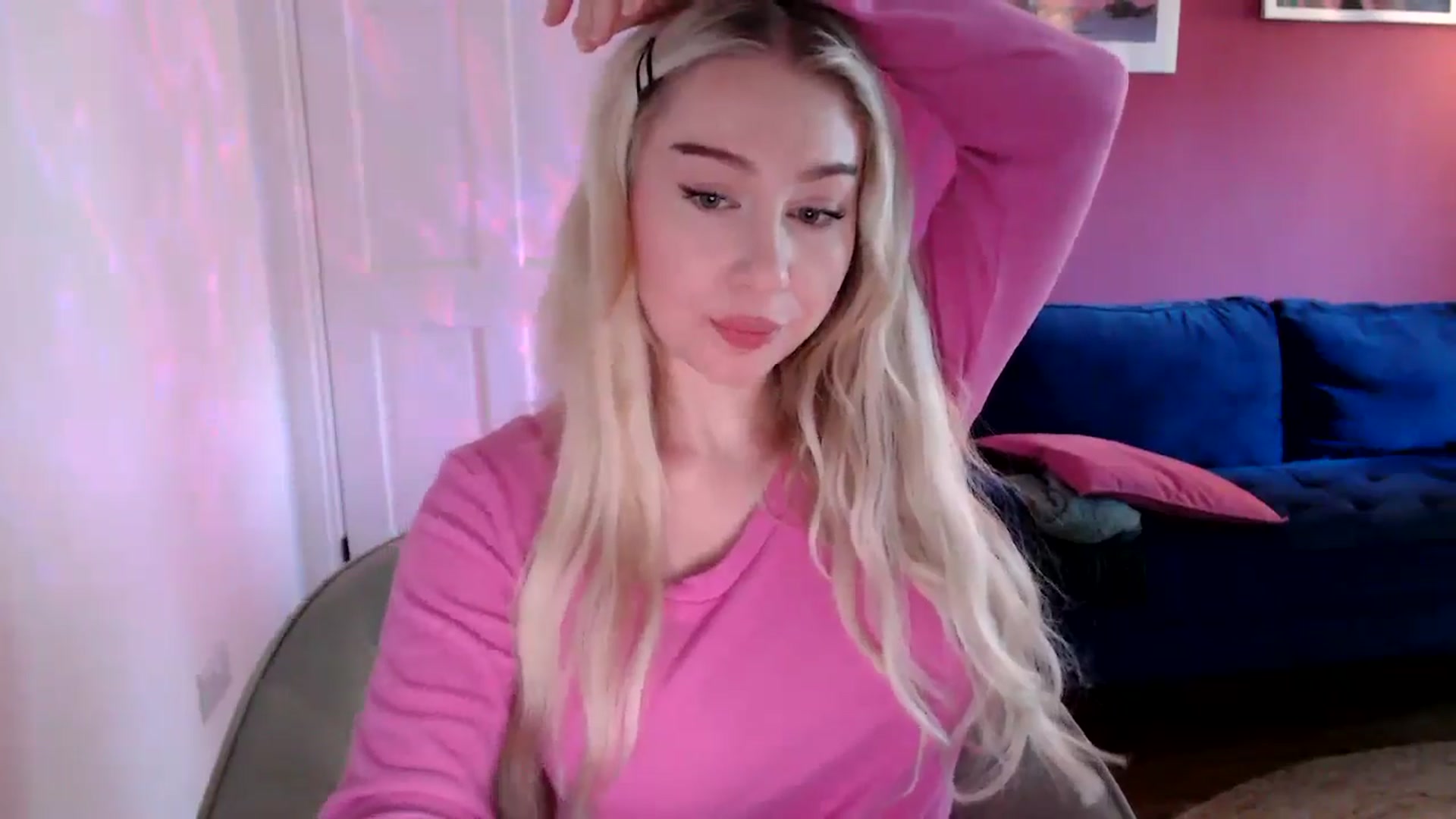 Gallery image thumbnail from PetiteAvax's myfreecams stream on, 09/17/2024, 08:23 image 5 of 20