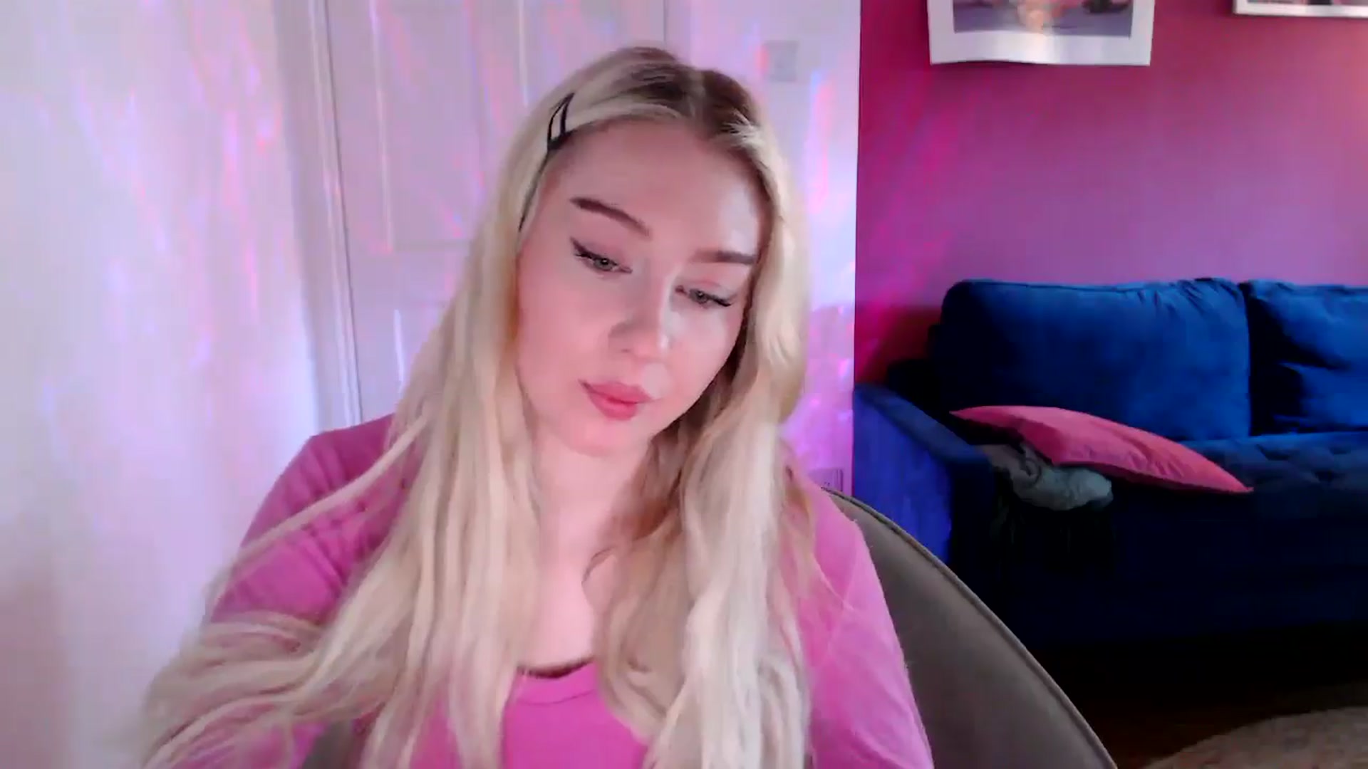 Gallery image thumbnail from PetiteAvax's myfreecams stream on, 09/17/2024, 08:23 image 15 of 20