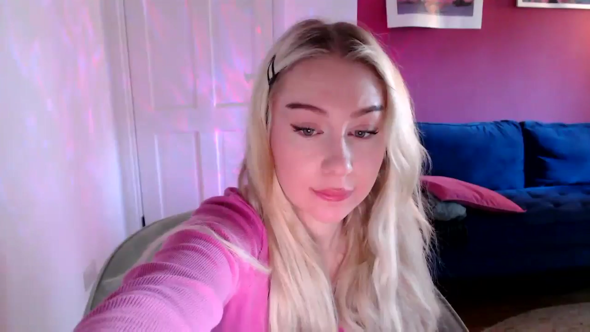 Gallery image thumbnail from PetiteAvax's myfreecams stream on, 09/17/2024, 08:23 image 16 of 20