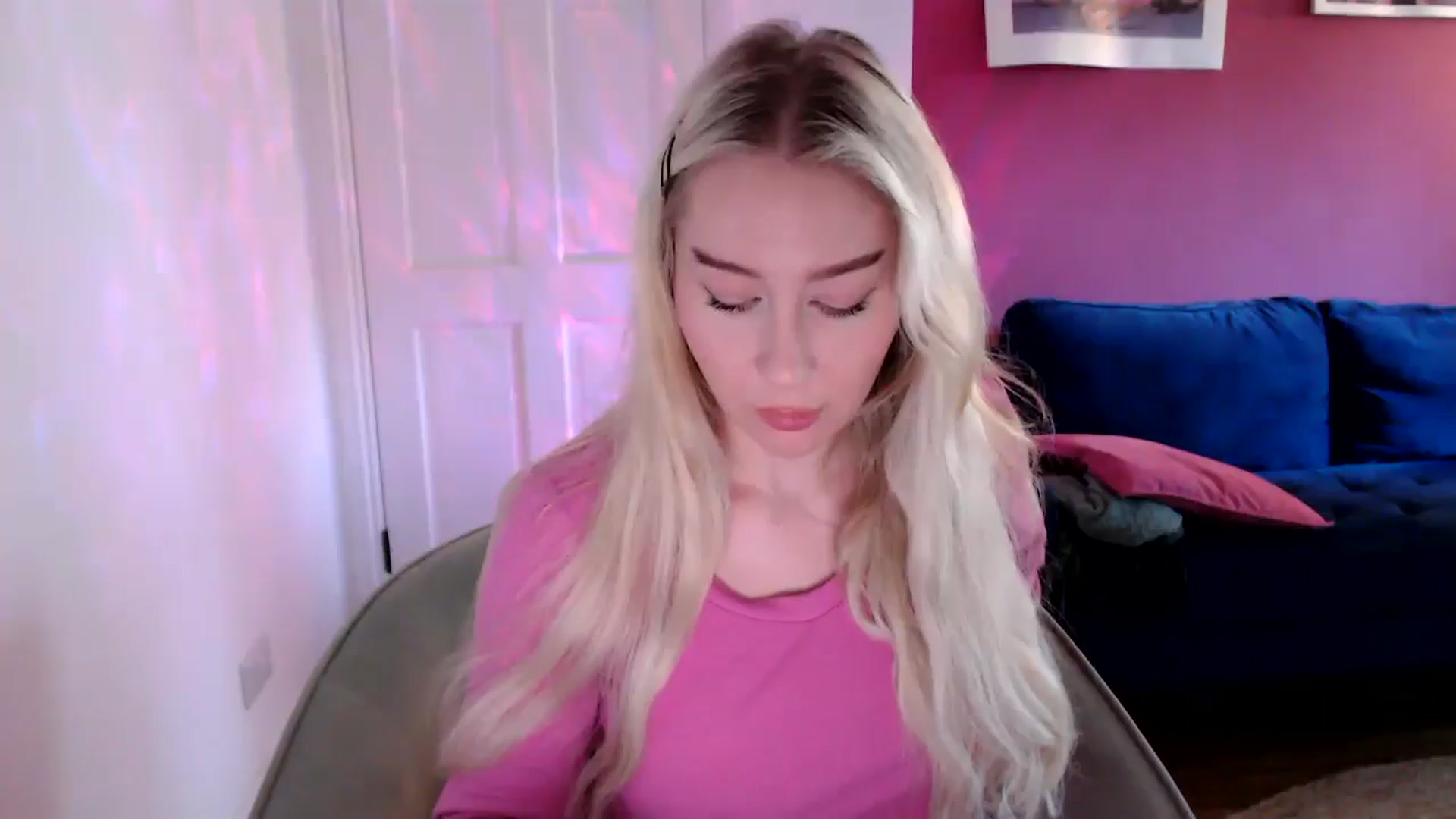 Gallery image thumbnail from PetiteAvax's myfreecams stream on, 09/17/2024, 08:23 image 11 of 20
