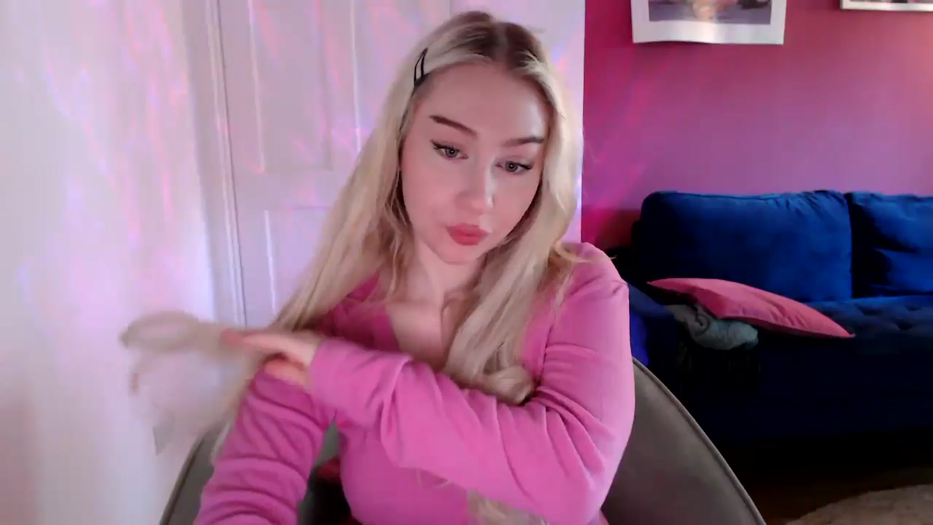 Gallery image thumbnail from PetiteAvax's myfreecams stream on, 09/17/2024, 08:23 image 10 of 20