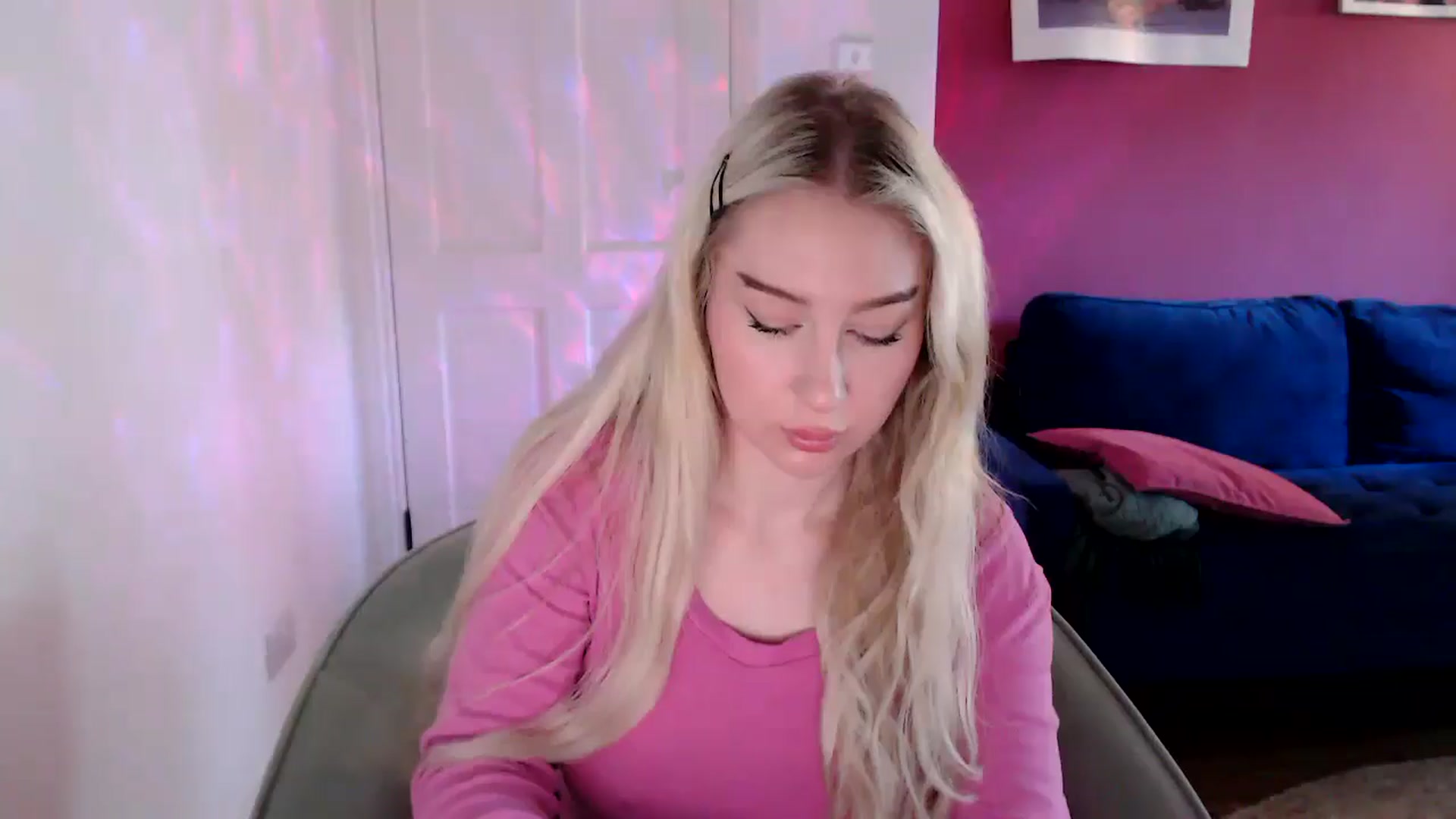 Gallery image thumbnail from PetiteAvax's myfreecams stream on, 09/17/2024, 09:15 image 10 of 20
