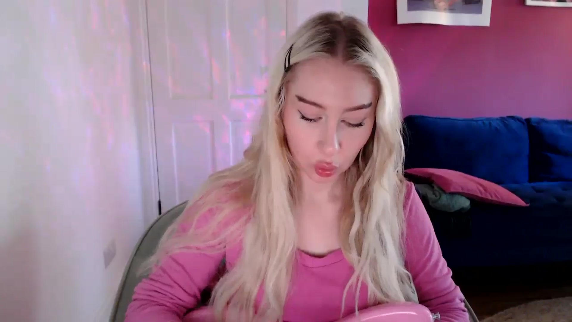 Gallery image thumbnail from PetiteAvax's myfreecams stream on, 09/17/2024, 09:15 image 14 of 20