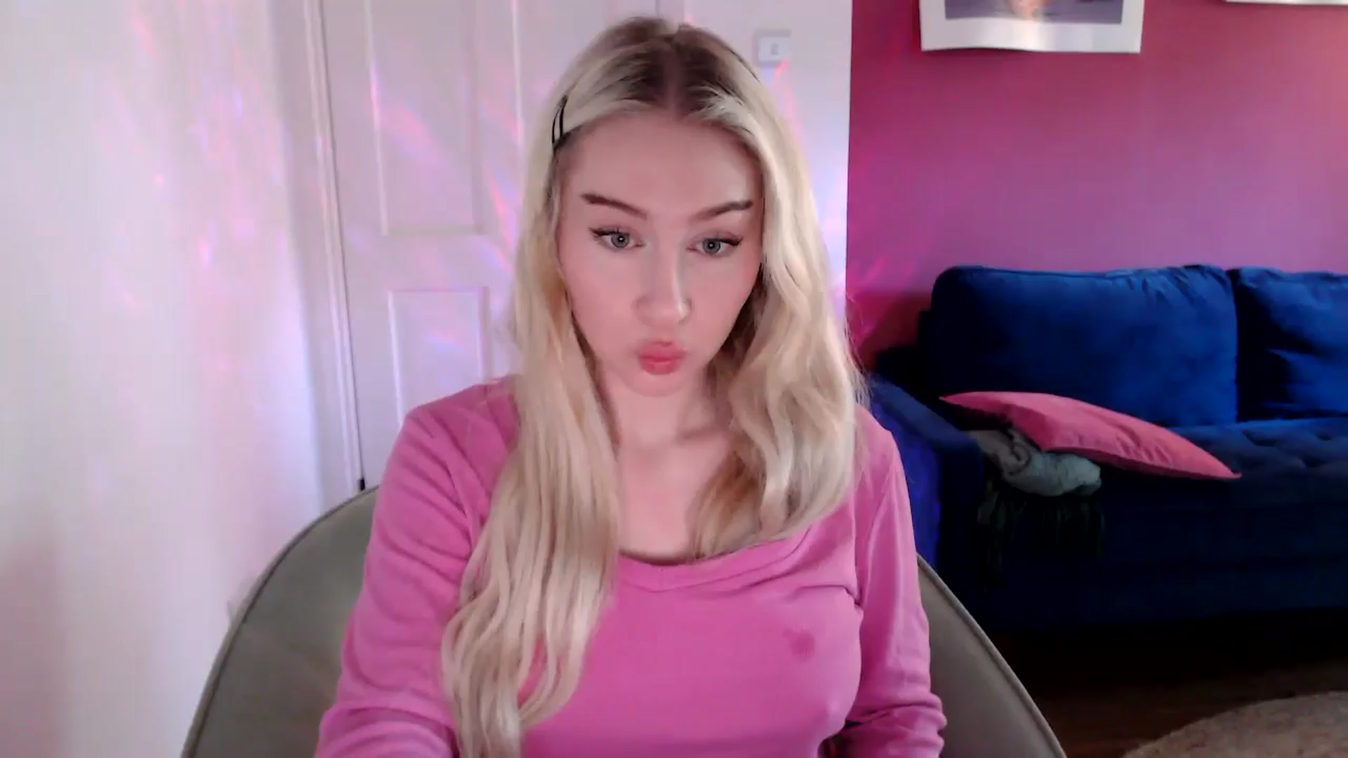 Gallery image thumbnail from PetiteAvax's myfreecams stream on, 09/17/2024, 09:15 image 1 of 20