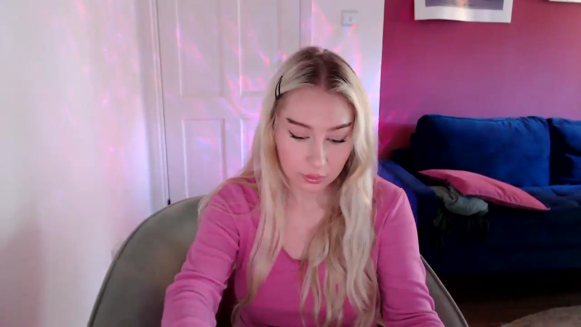 Gallery image thumbnail from PetiteAvax's myfreecams stream on, 09/17/2024, 09:15 image 2 of 20