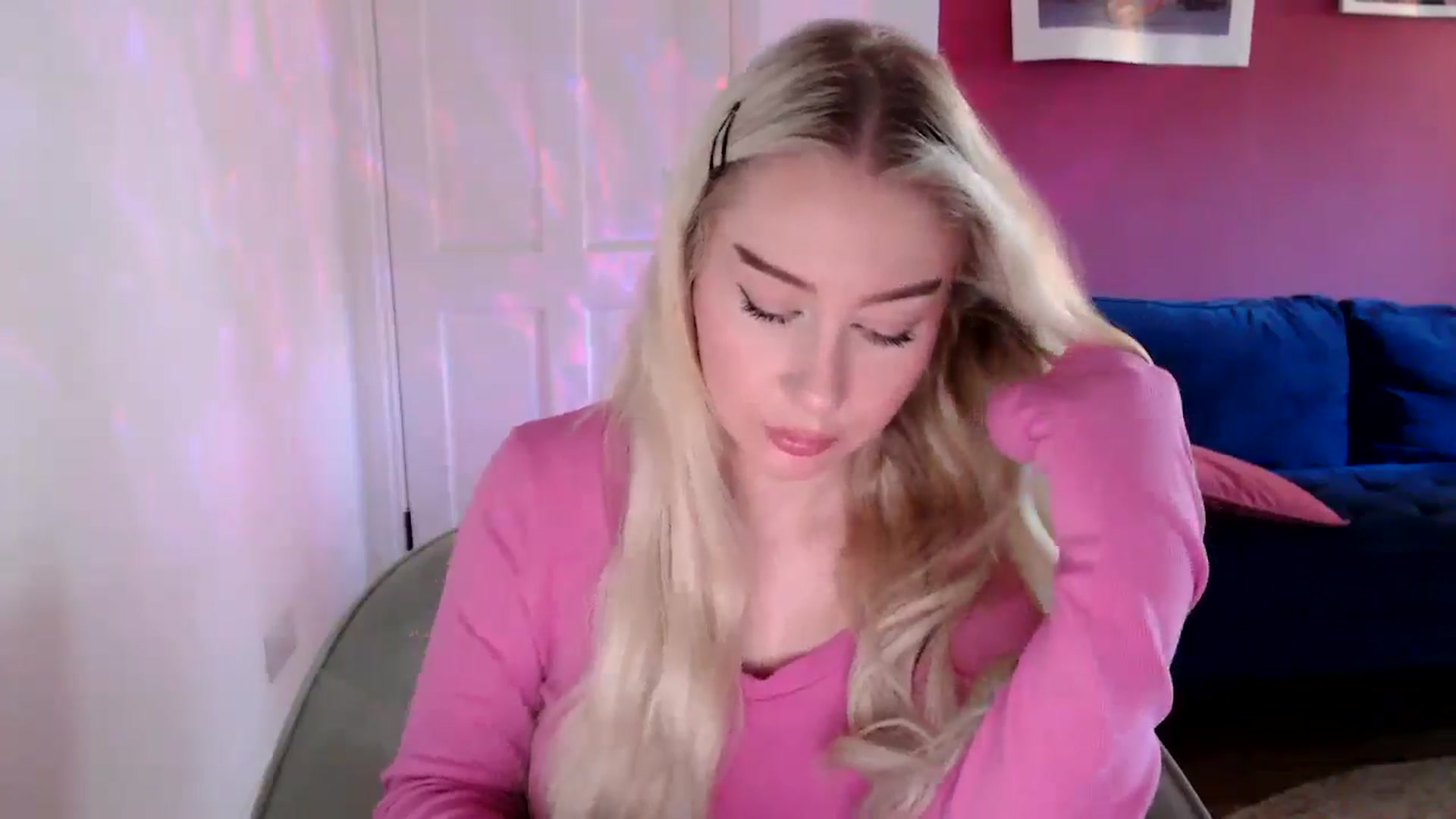 Gallery image thumbnail from PetiteAvax's myfreecams stream on, 09/17/2024, 09:15 image 9 of 20