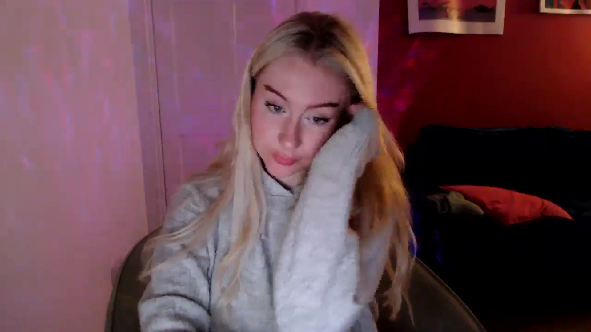 Gallery image thumbnail from PetiteAvax's myfreecams stream on, 09/17/2024, 20:20 image 2 of 20