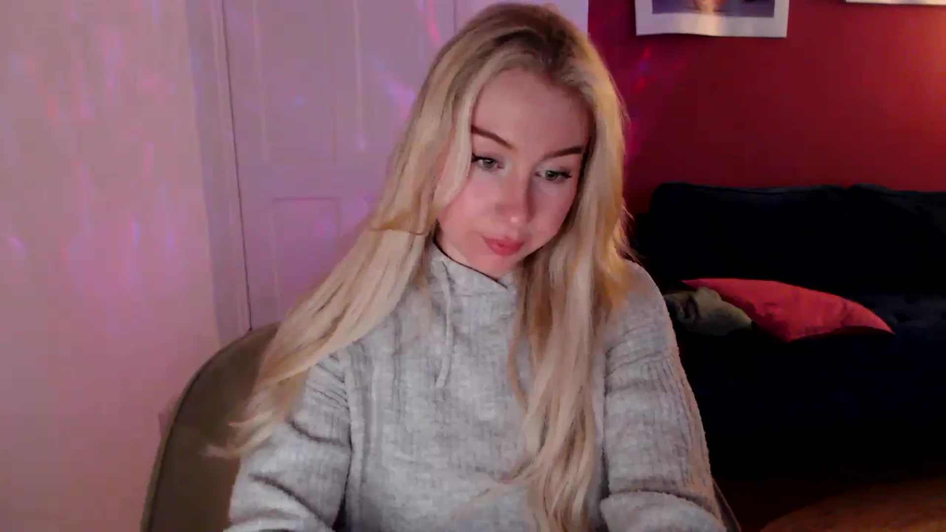 Gallery image thumbnail from PetiteAvax's myfreecams stream on, 09/17/2024, 20:20 image 15 of 20