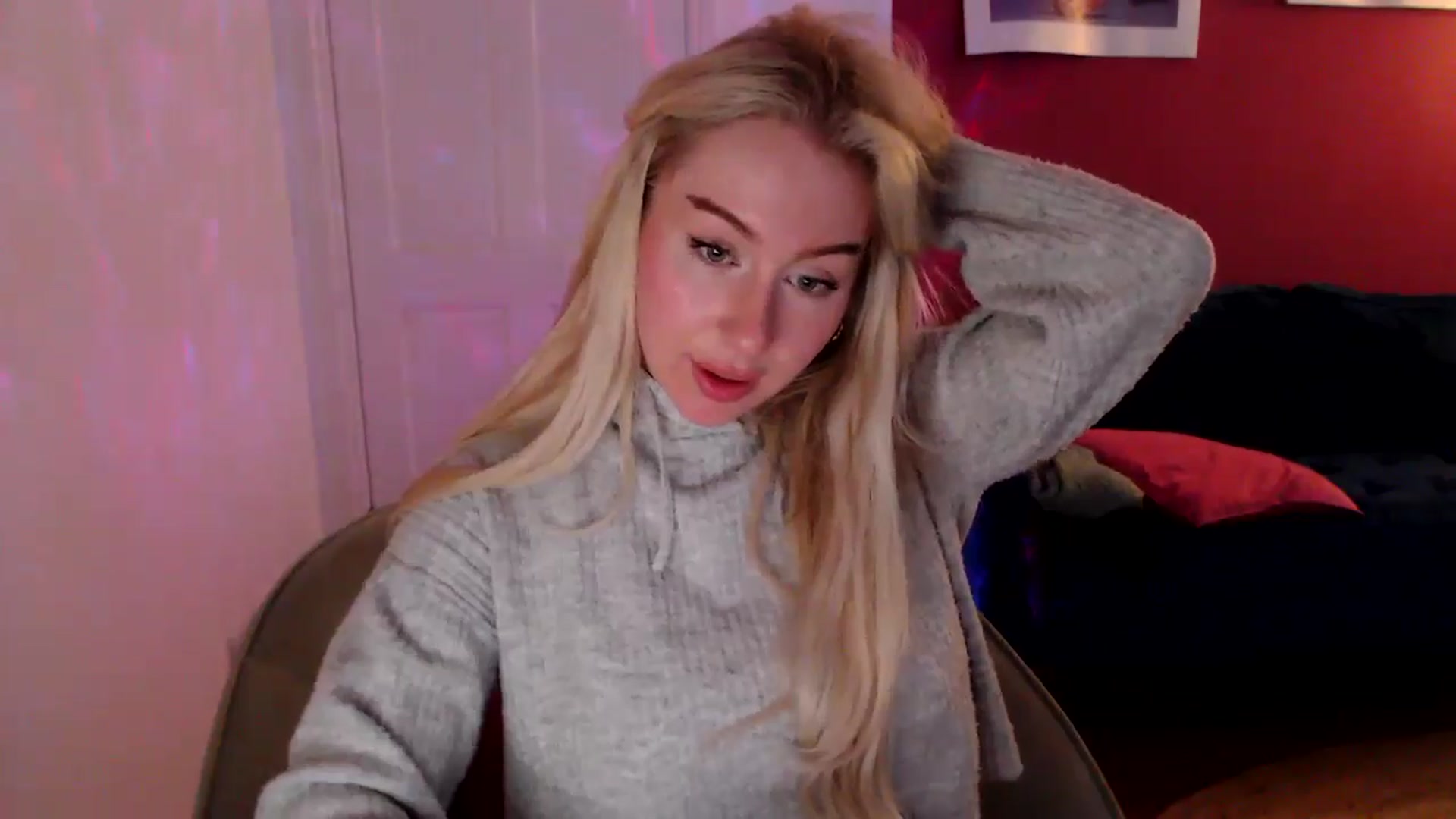 Gallery image thumbnail from PetiteAvax's myfreecams stream on, 09/17/2024, 20:20 image 16 of 20