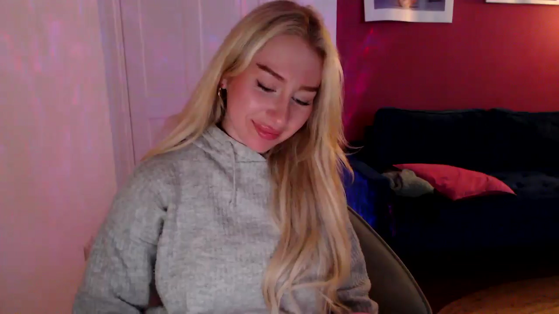 Gallery image thumbnail from PetiteAvax's myfreecams stream on, 09/17/2024, 20:20 image 10 of 20