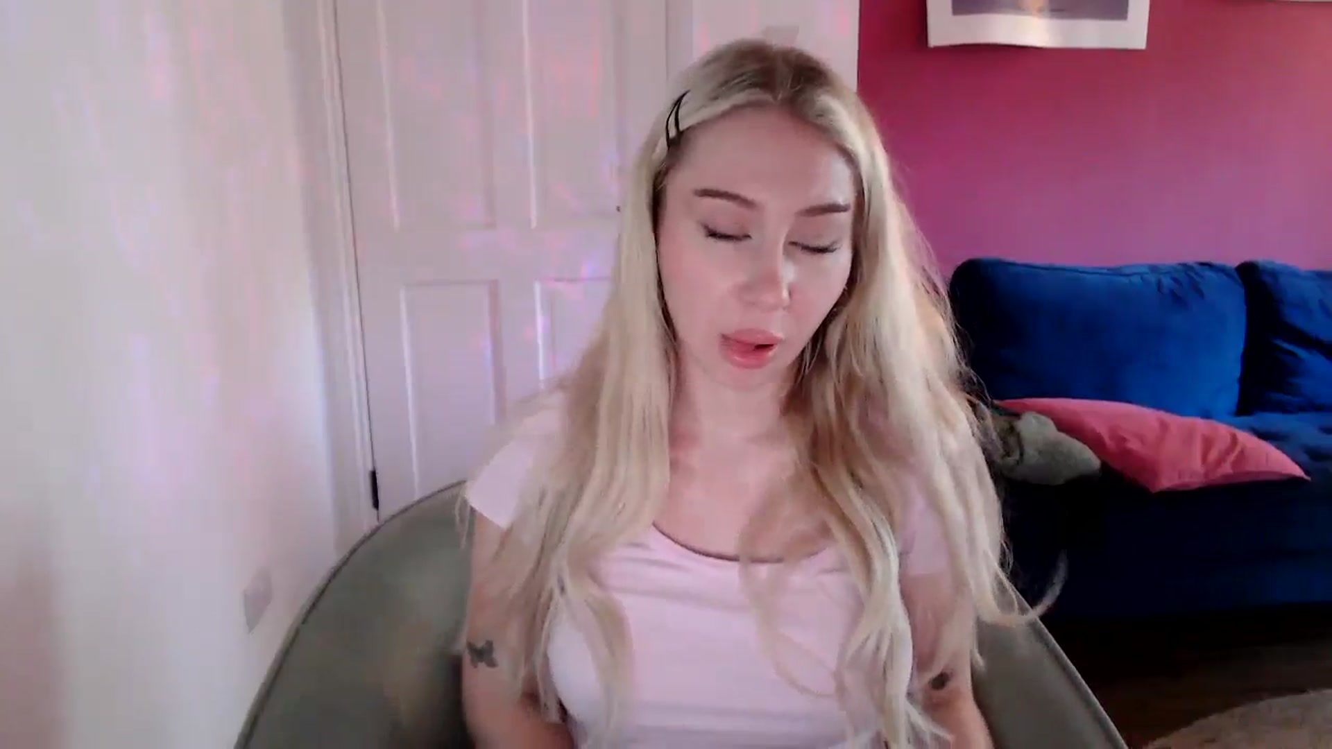 Gallery image thumbnail from PetiteAvax's myfreecams stream on, 09/18/2024, 08:32 image 19 of 20