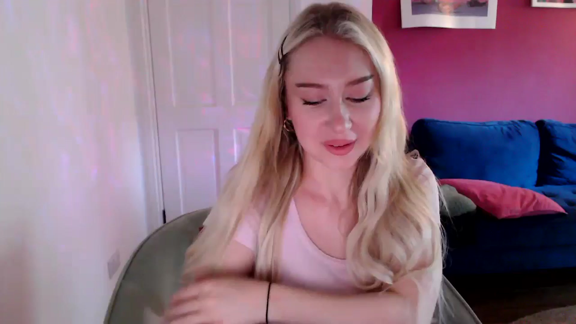 Gallery image thumbnail from PetiteAvax's myfreecams stream on, 09/18/2024, 08:32 image 1 of 20