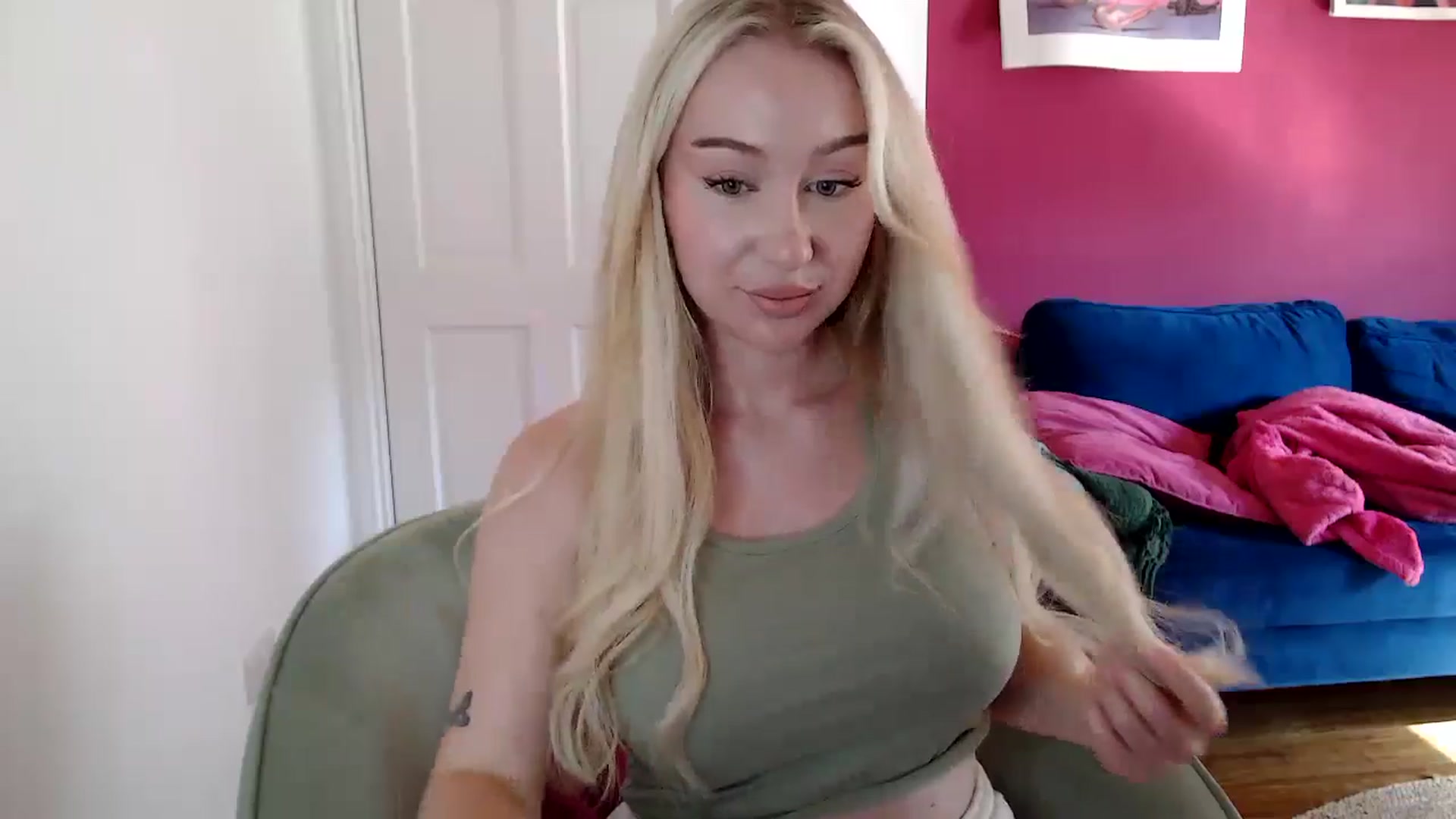 Gallery image thumbnail from PetiteAvax's myfreecams stream on, 09/19/2024, 15:13 image 7 of 20