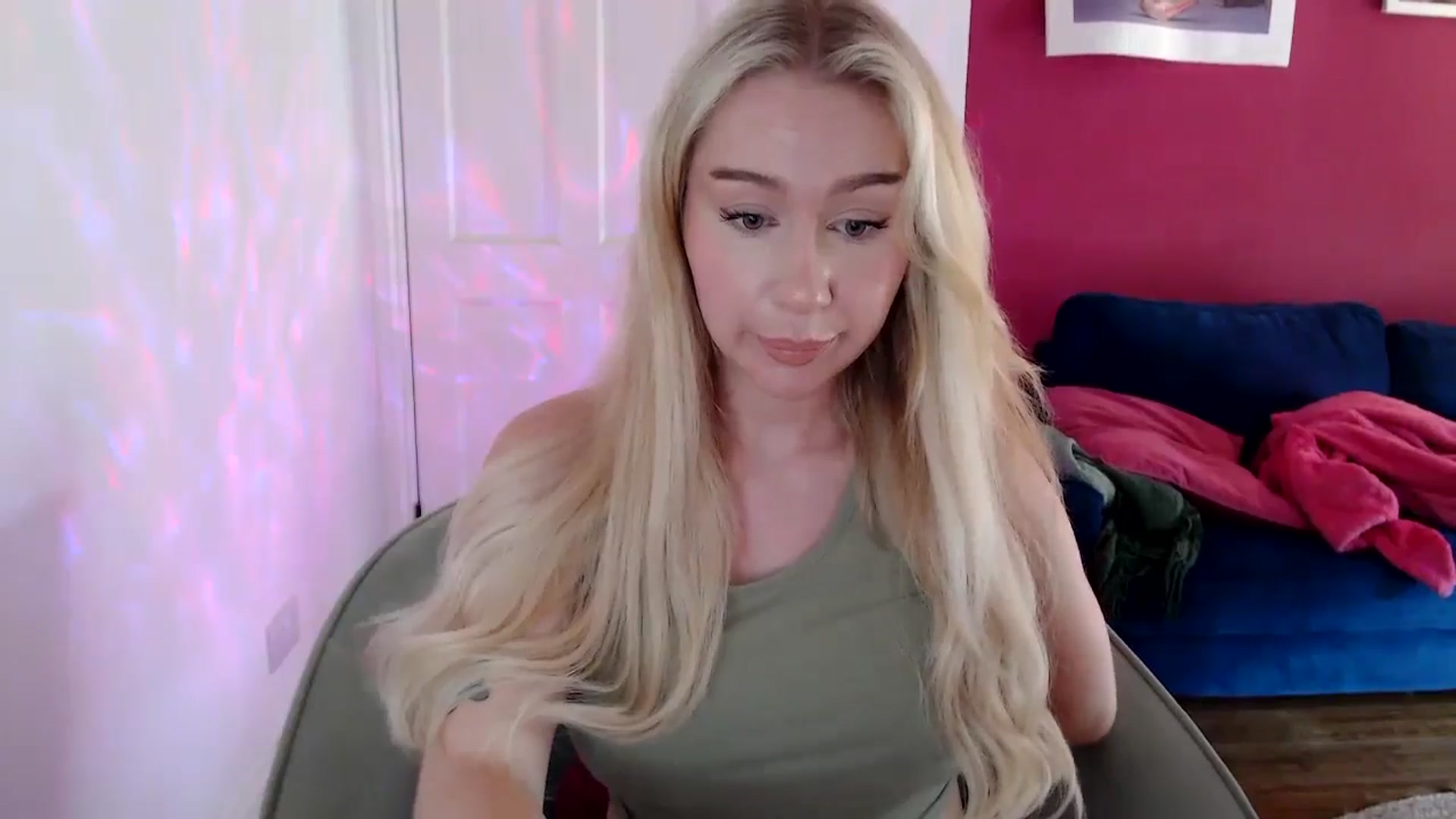 Gallery image thumbnail from PetiteAvax's myfreecams stream on, 09/19/2024, 15:13 image 18 of 20