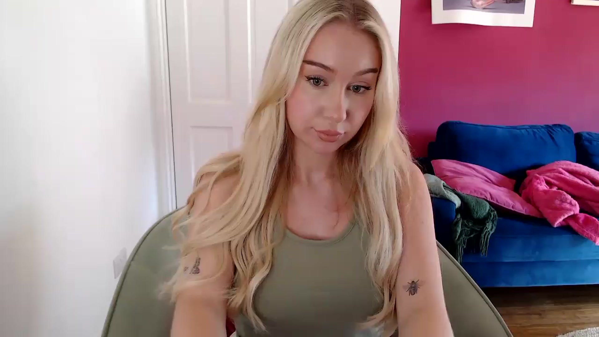 Gallery image thumbnail from PetiteAvax's myfreecams stream on, 09/19/2024, 15:13 image 1 of 20