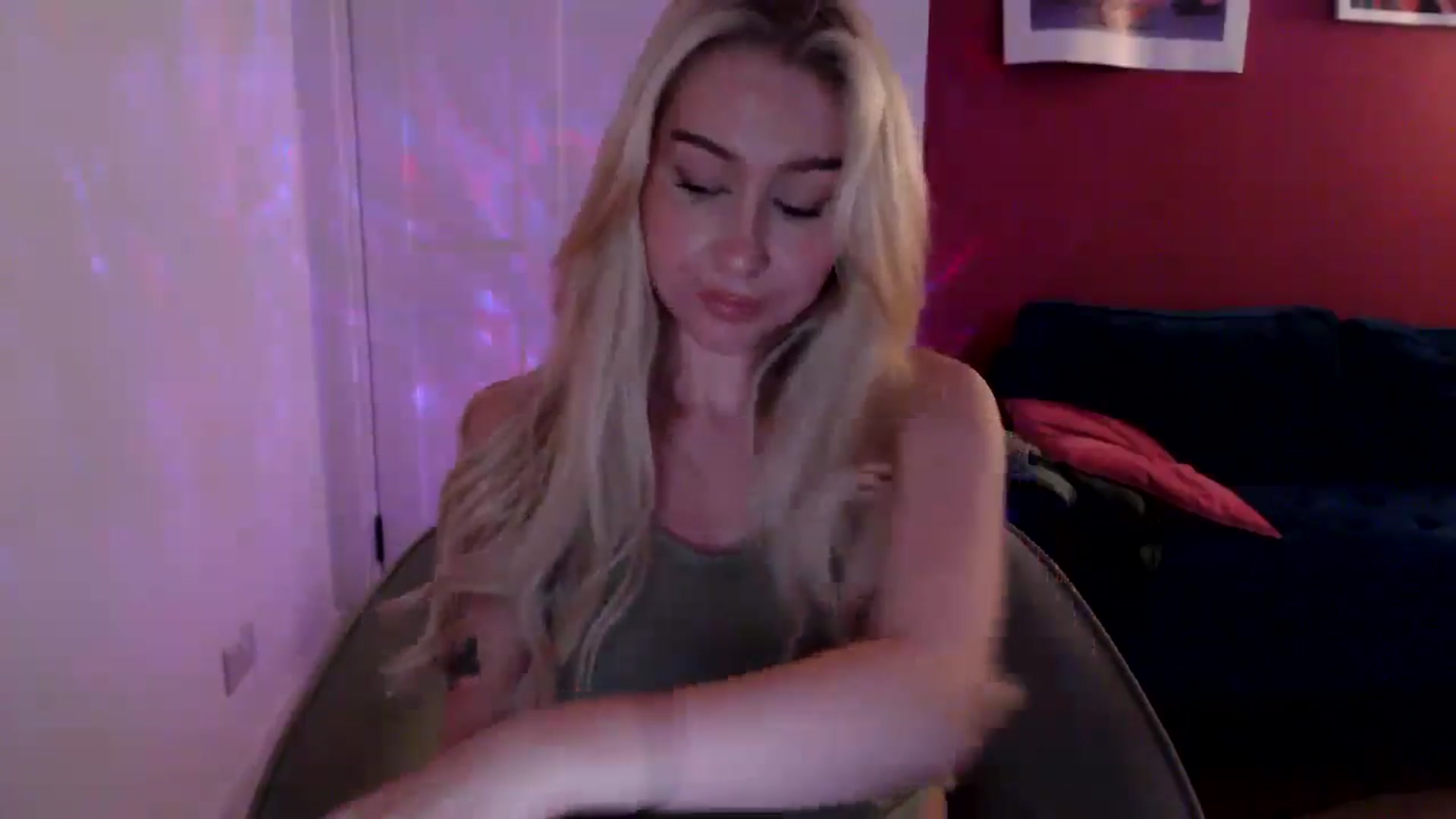 Gallery image thumbnail from PetiteAvax's myfreecams stream on, 09/19/2024, 19:34 image 6 of 20