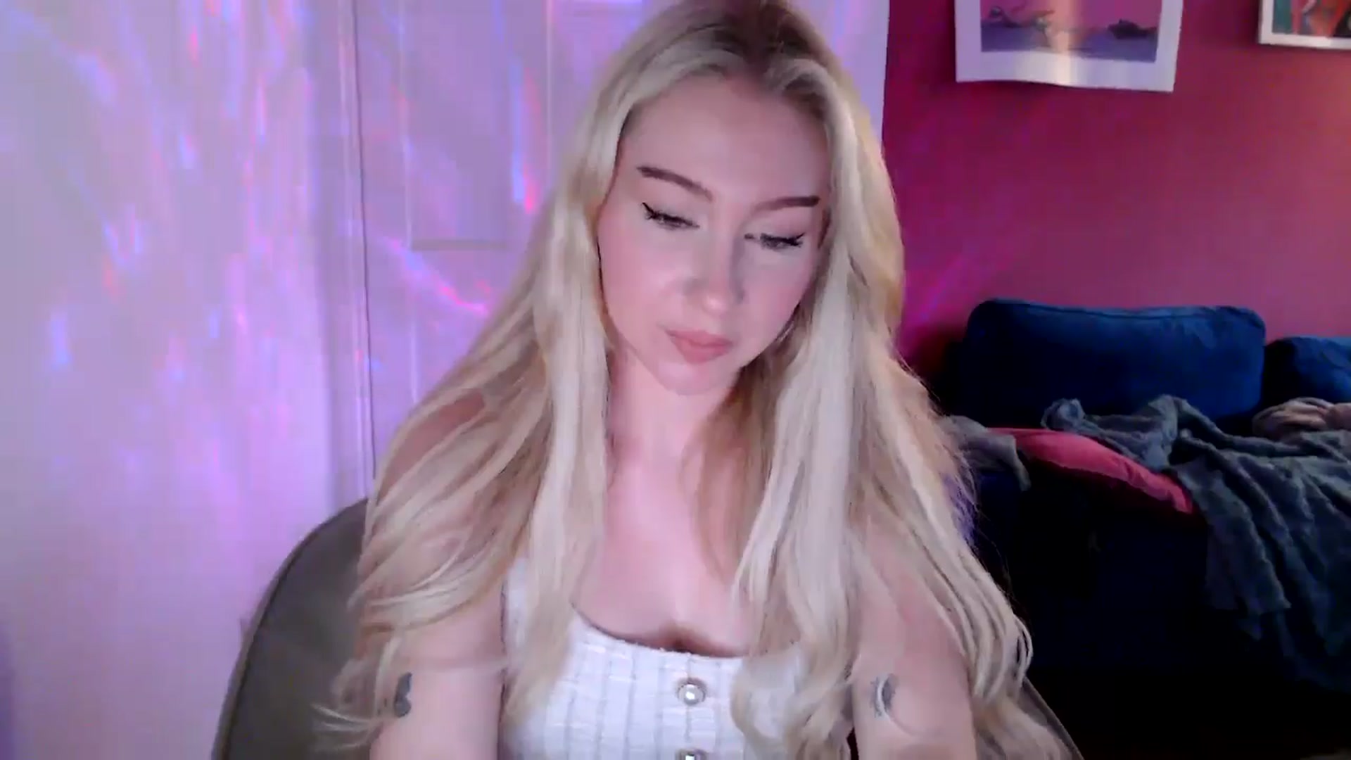 Gallery image thumbnail from PetiteAvax's myfreecams stream on, 09/20/2024, 18:21 image 9 of 20