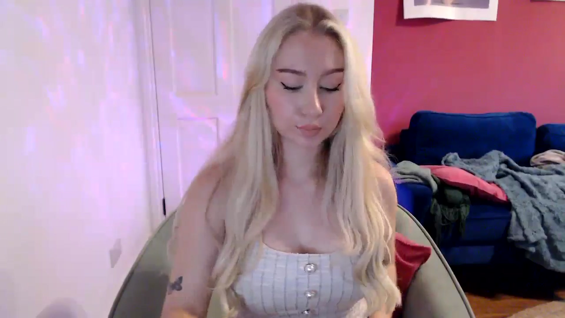 Gallery image thumbnail from PetiteAvax's myfreecams stream on, 09/20/2024, 18:21 image 11 of 20